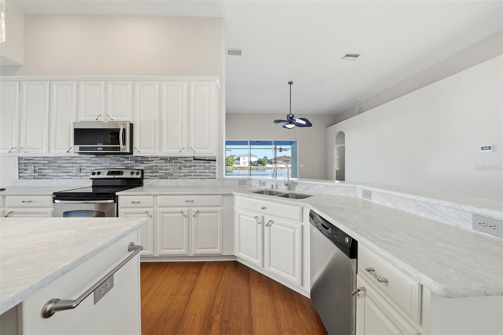 Single Family Residence at 13230 GRAHAM YARDEN DR, RIVERVIEW, photo 8 of 41
