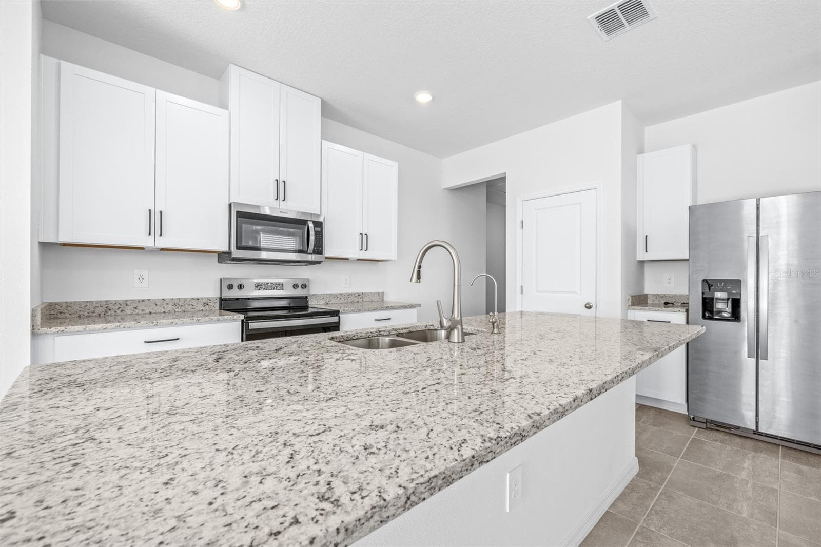 Single Family Residence at 2707 VIRGINIA PINE DR, BARTOW, photo 8 of 64