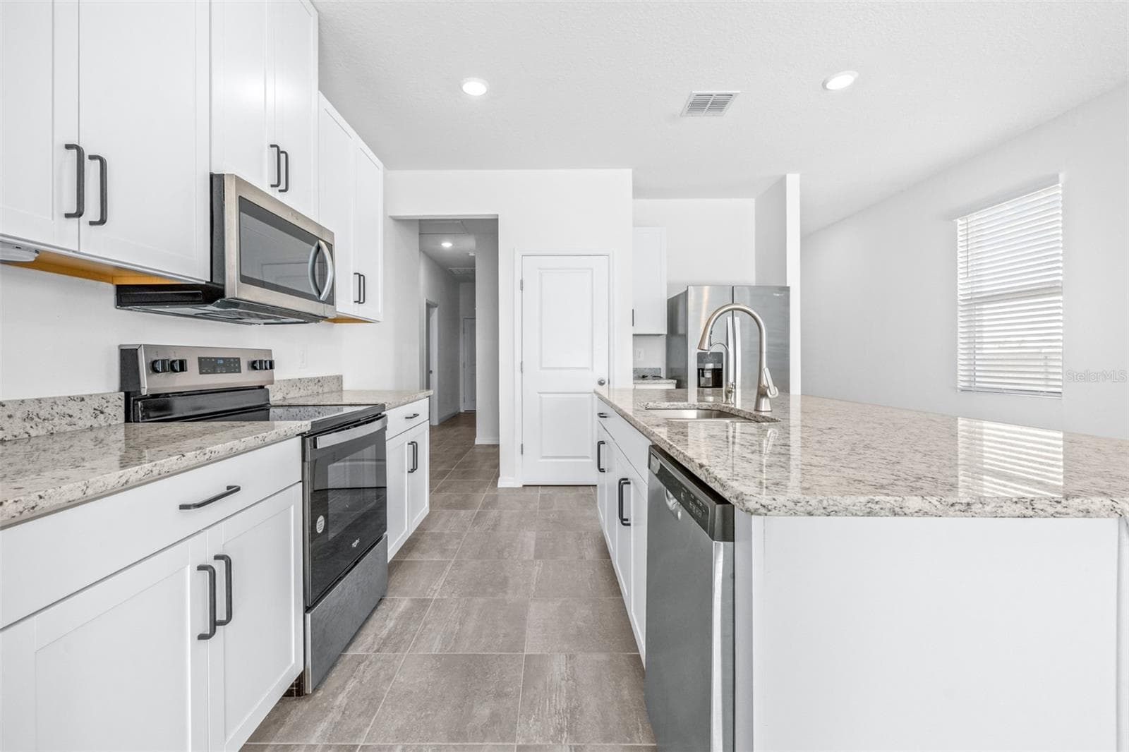 Single Family Residence at 2707 VIRGINIA PINE DR, BARTOW, photo 10 of 64