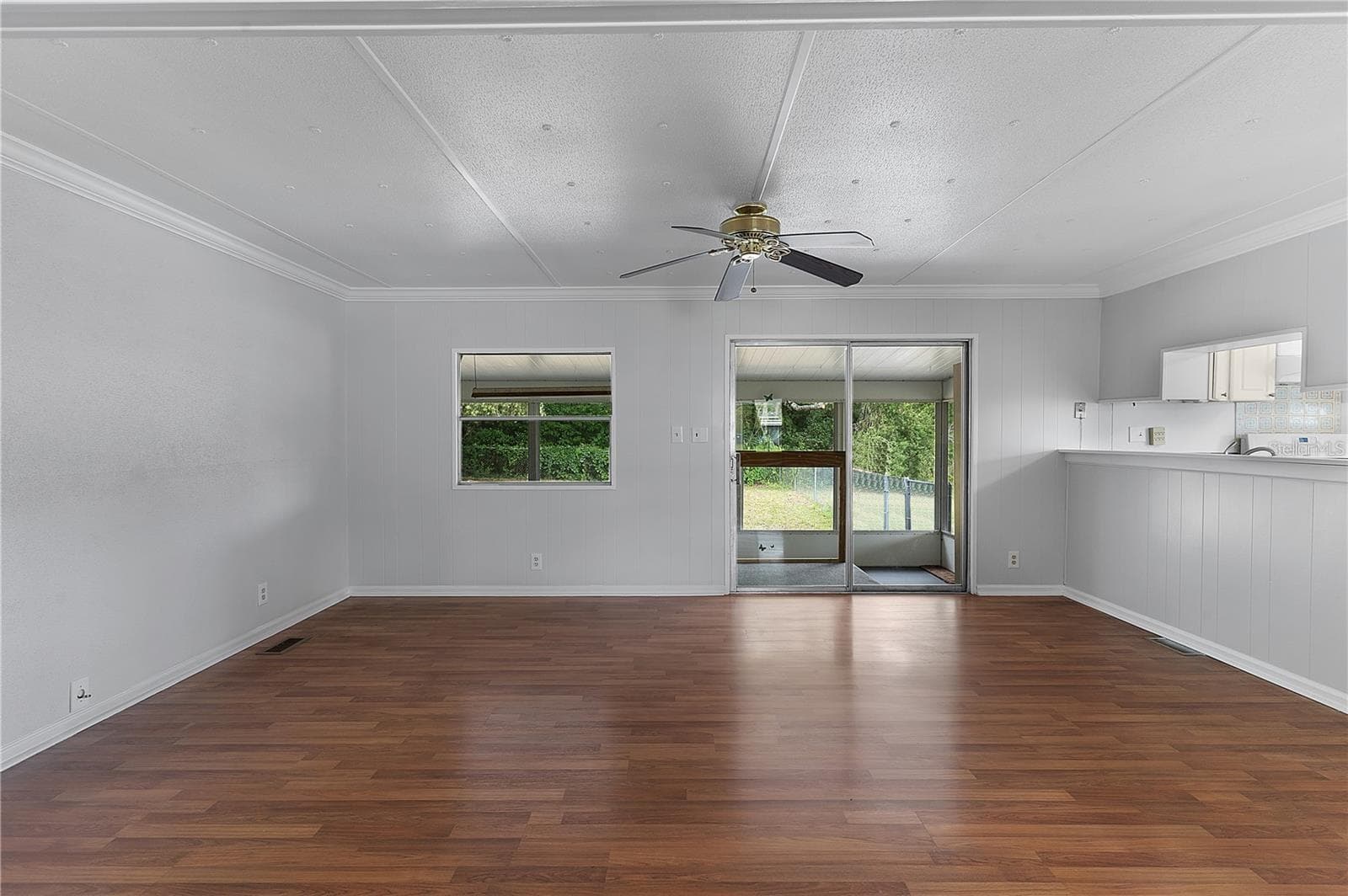 Manufactured Home at 302 IVANHOE CIR, LADY LAKE, photo 16 of 32