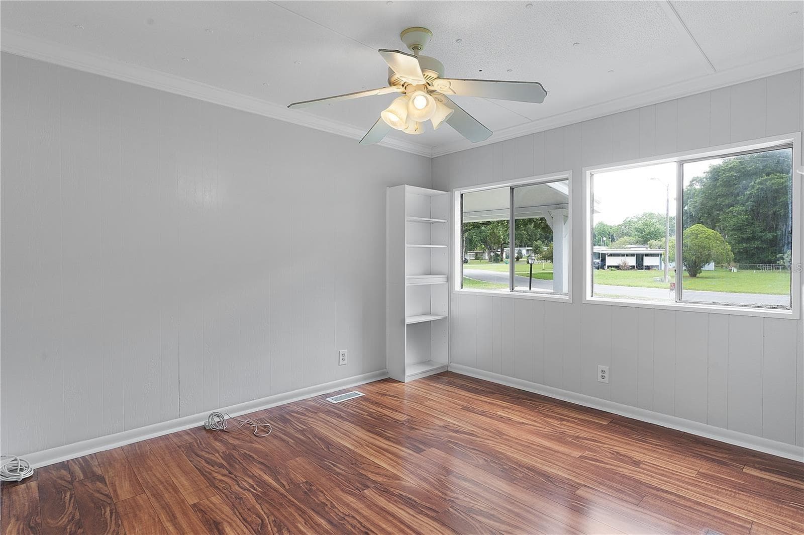 Manufactured Home at 302 IVANHOE CIR, LADY LAKE, photo 19 of 32