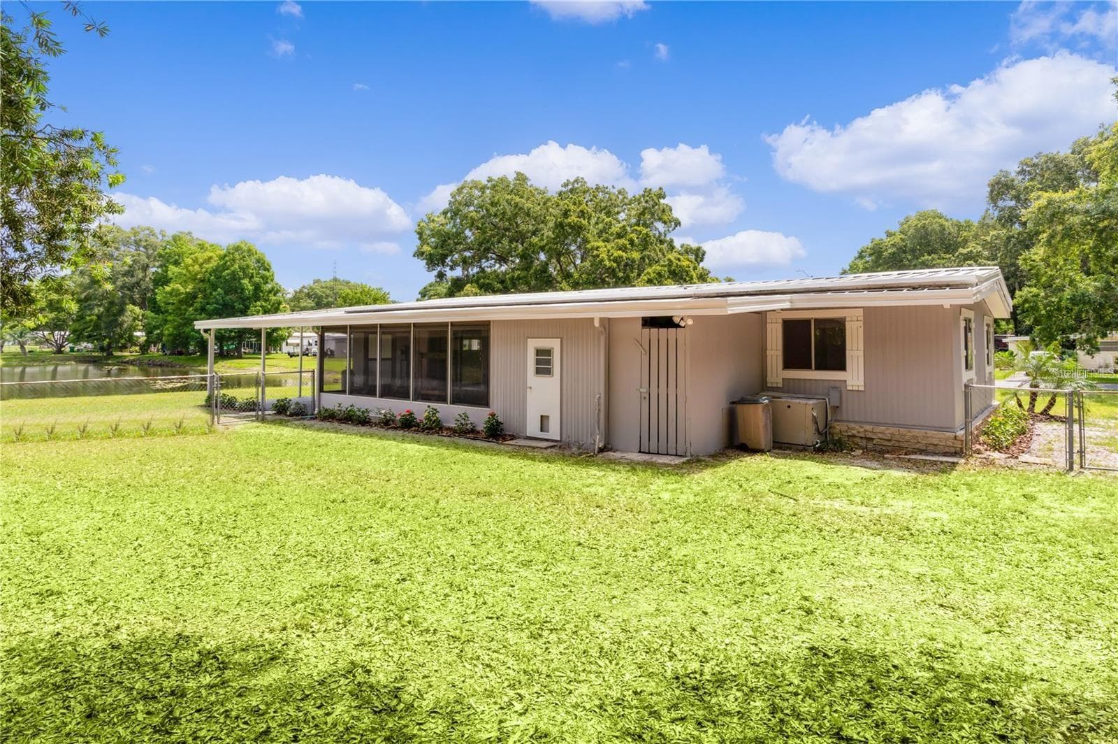 Manufactured Home at 302 IVANHOE CIR, LADY LAKE, photo 27 of 32