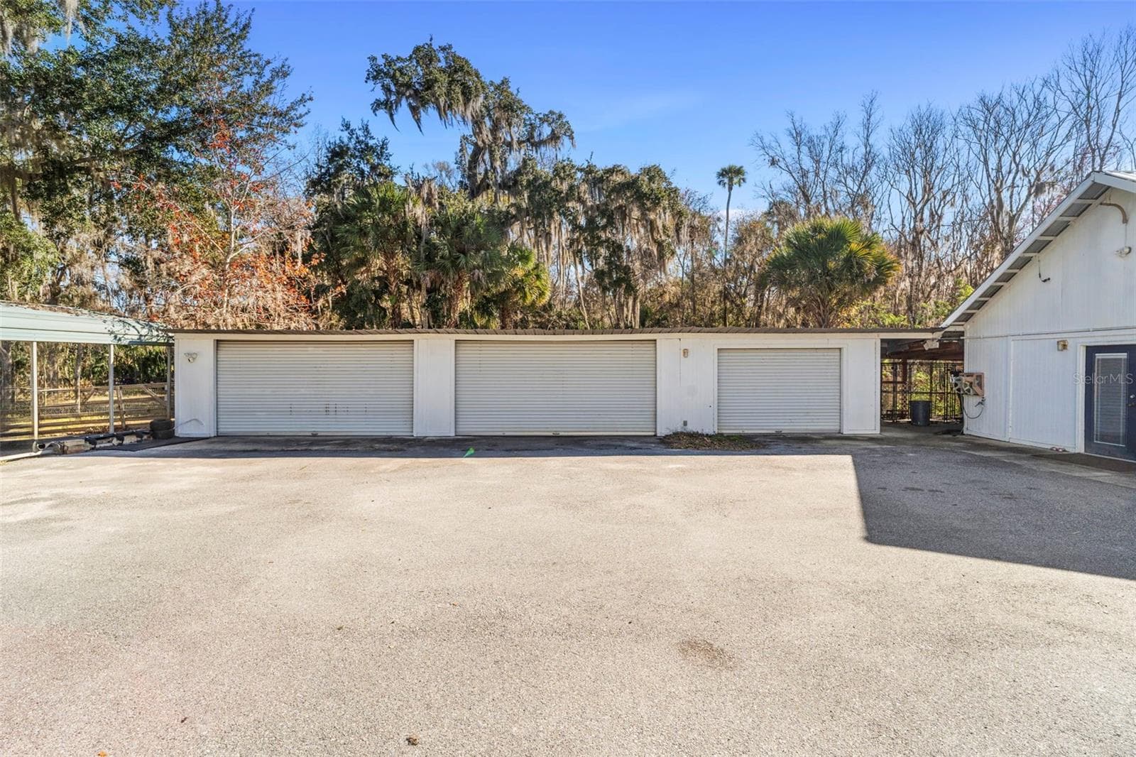 3 additional garage spaces/storage - 3080 RAGIS RD, EDGEWATER