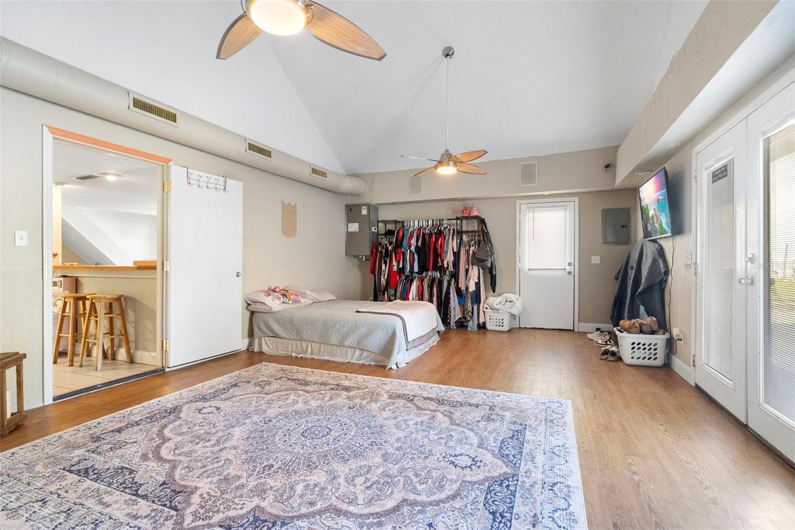 Apartment/In-Law Suitebedroom - 3080 RAGIS RD, EDGEWATER