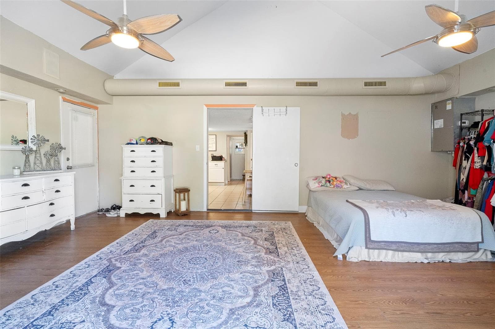 Apartment/In-Law Suitebedroom - 3080 RAGIS RD, EDGEWATER