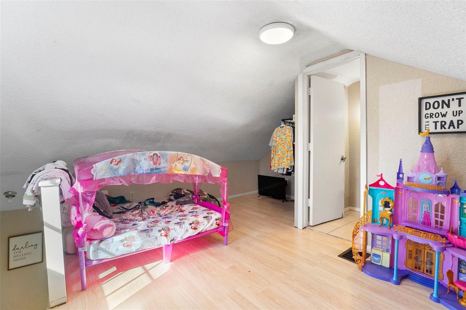 Apartment/In-Law Suite loft upstairs - 3080 RAGIS RD, EDGEWATER