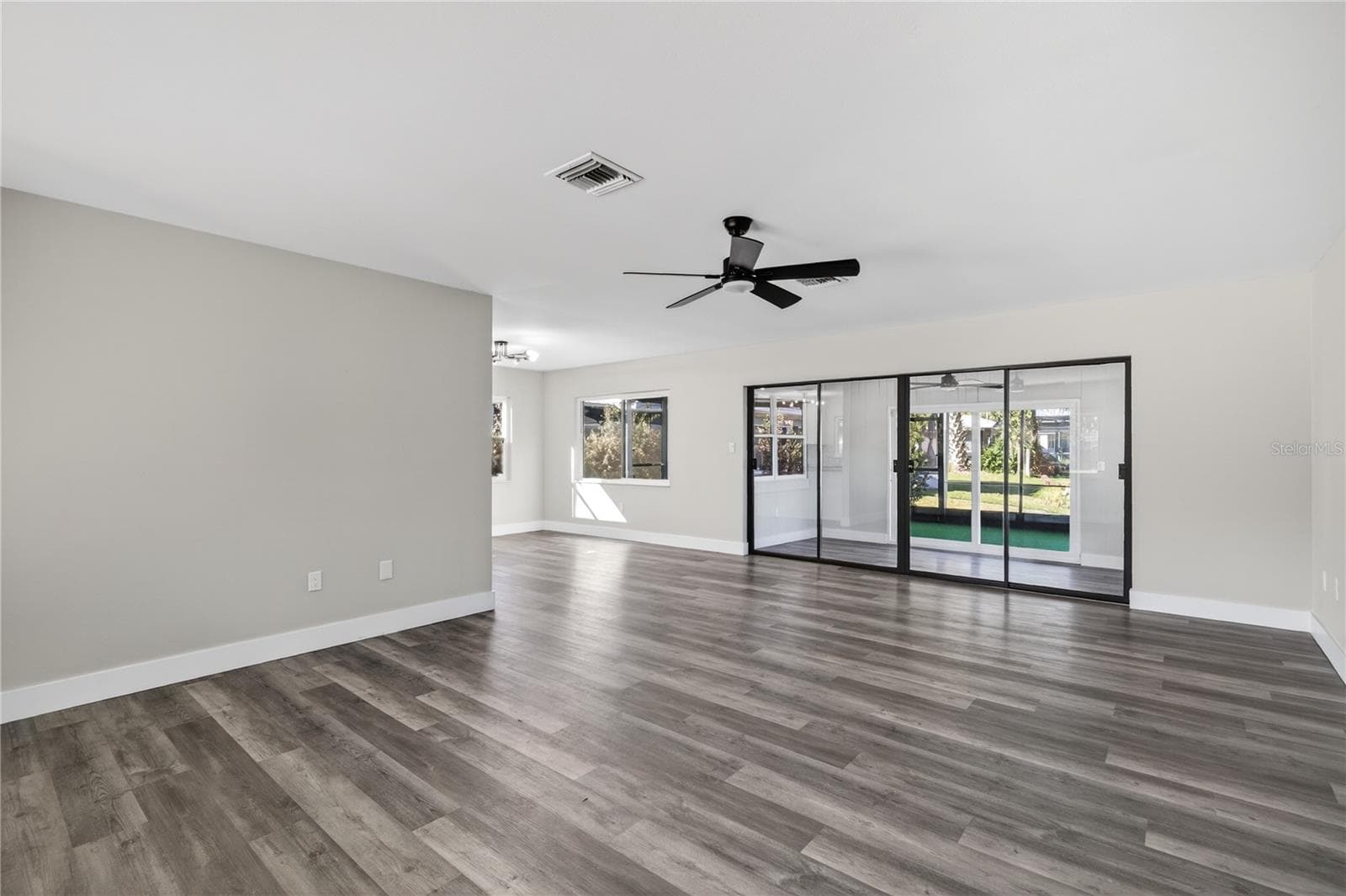 Living room - 1503 CANAL CT, TAVARES