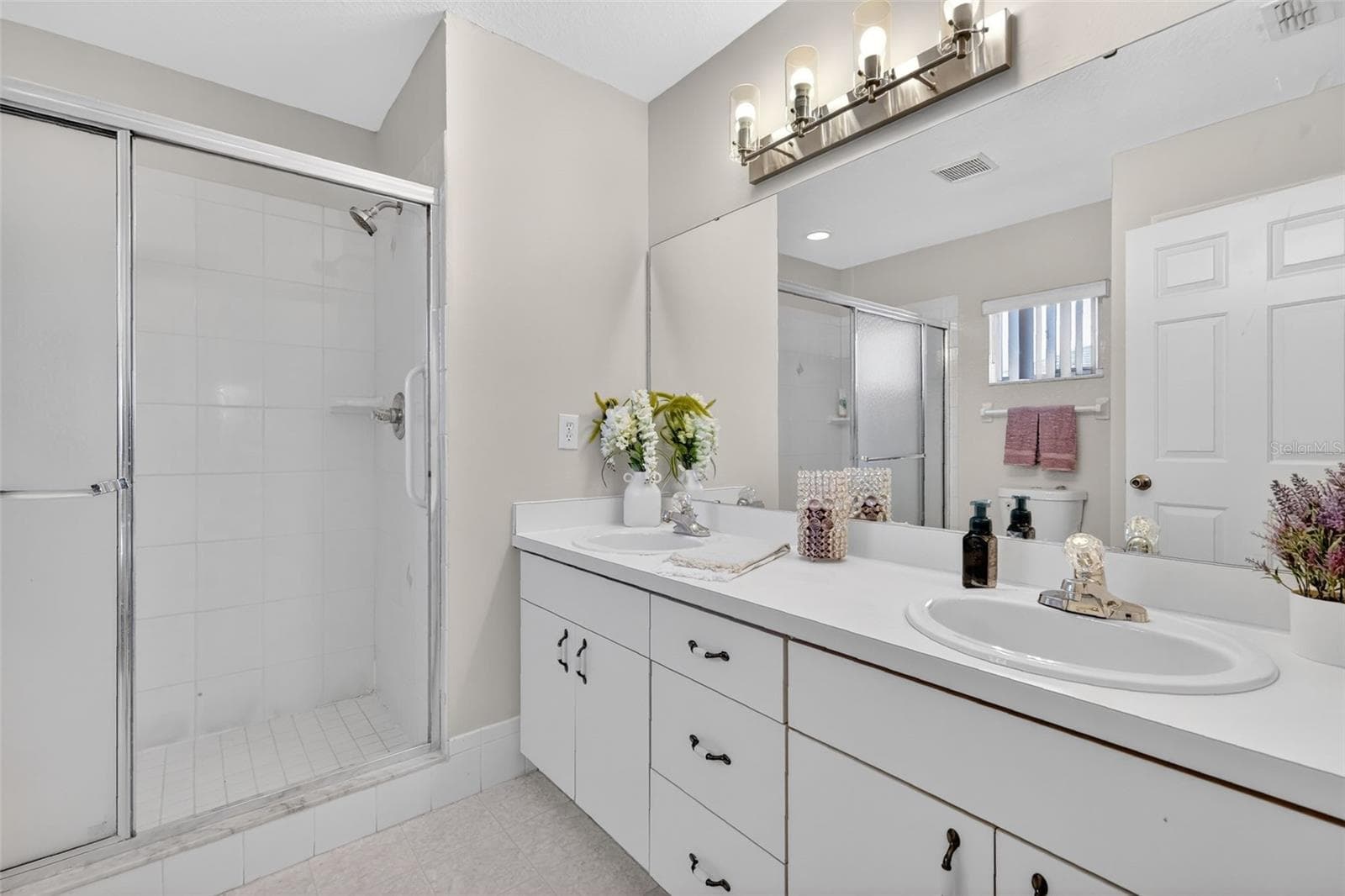 Primary bath - 9050 SE 135TH LOOP, SUMMERFIELD