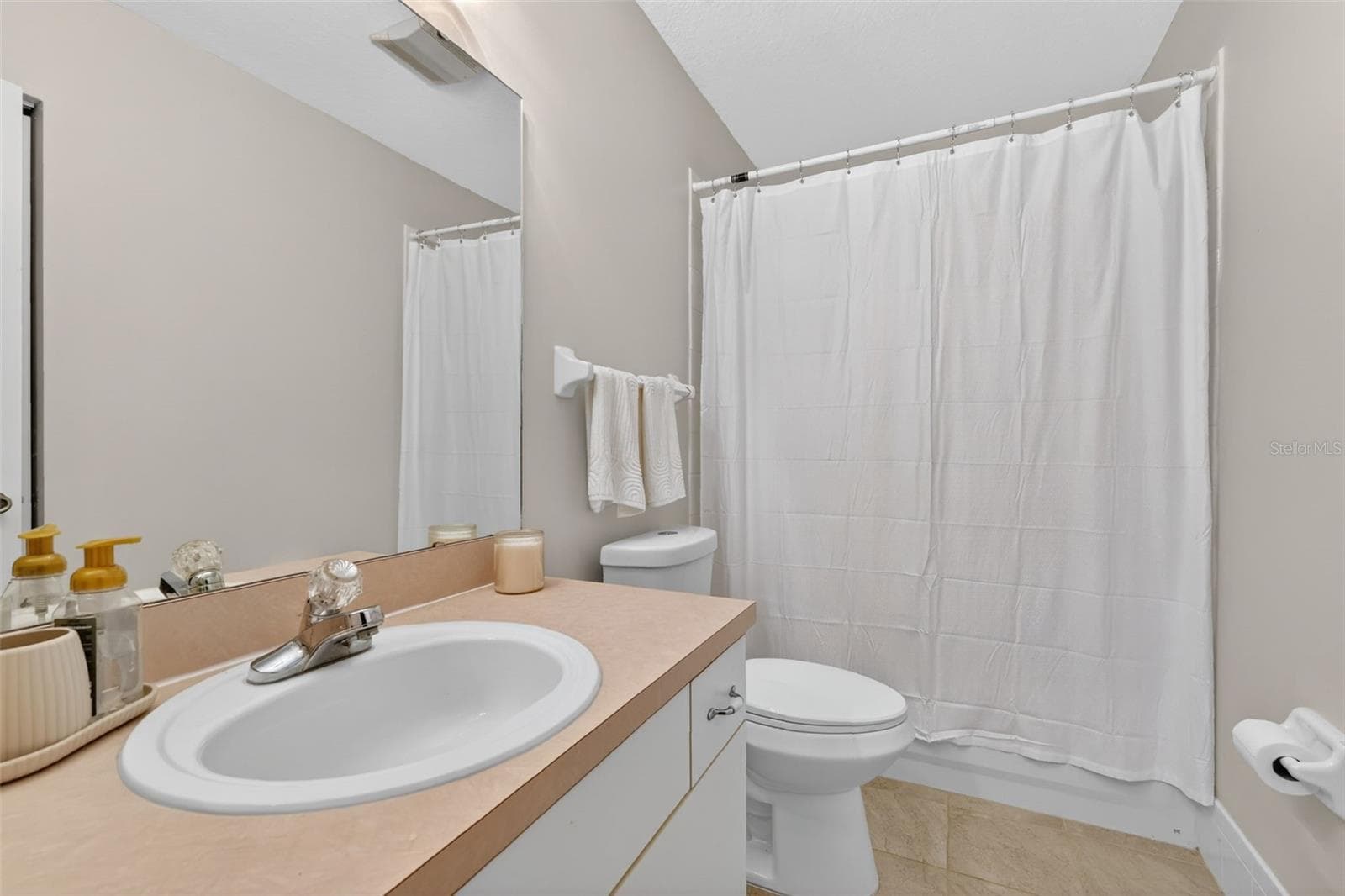 Guest bath - 9050 SE 135TH LOOP, SUMMERFIELD