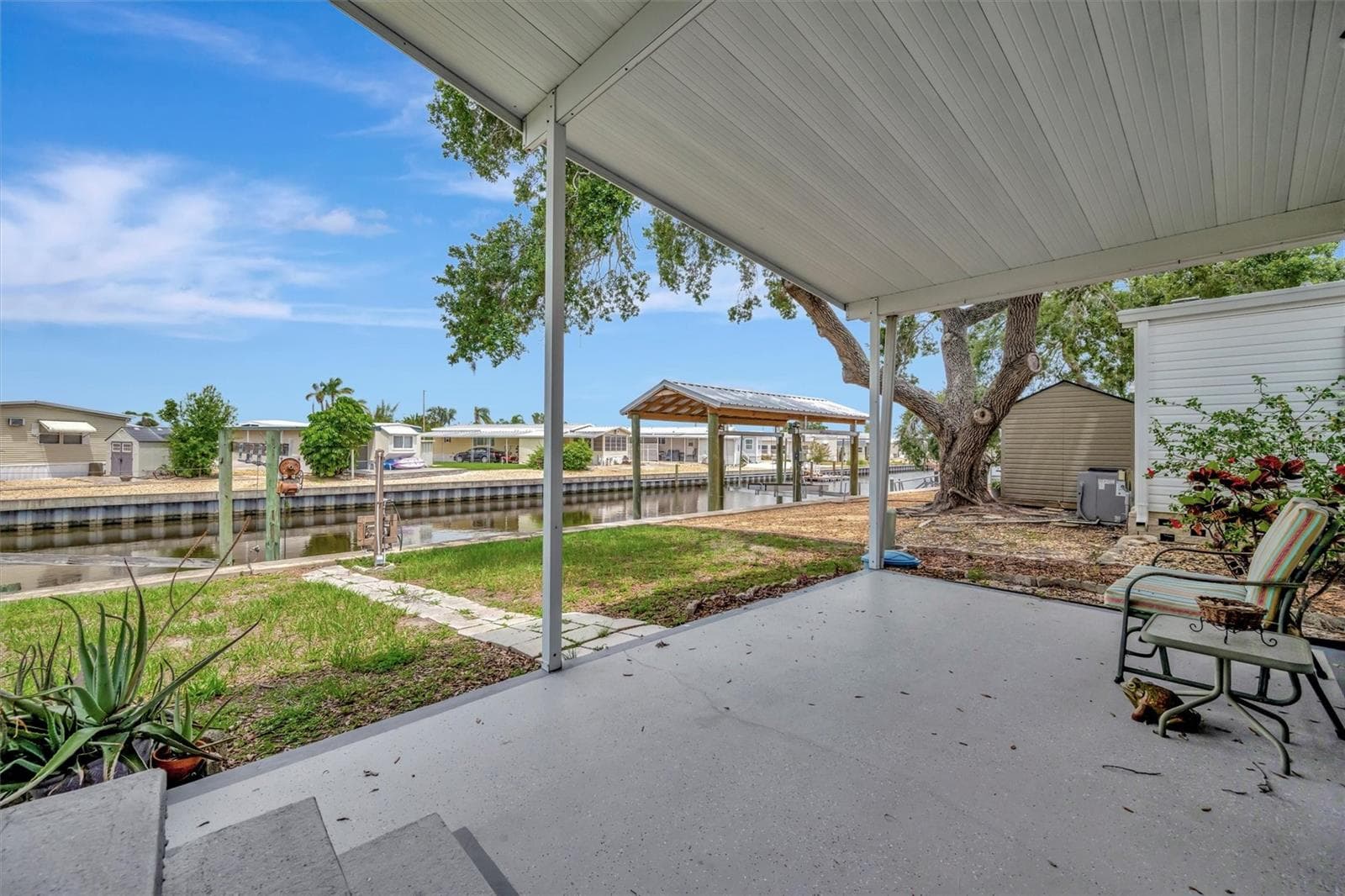 Manufactured Home at 106 N SAINT GEORGE CIR, APOLLO BEACH, photo 2 of 45