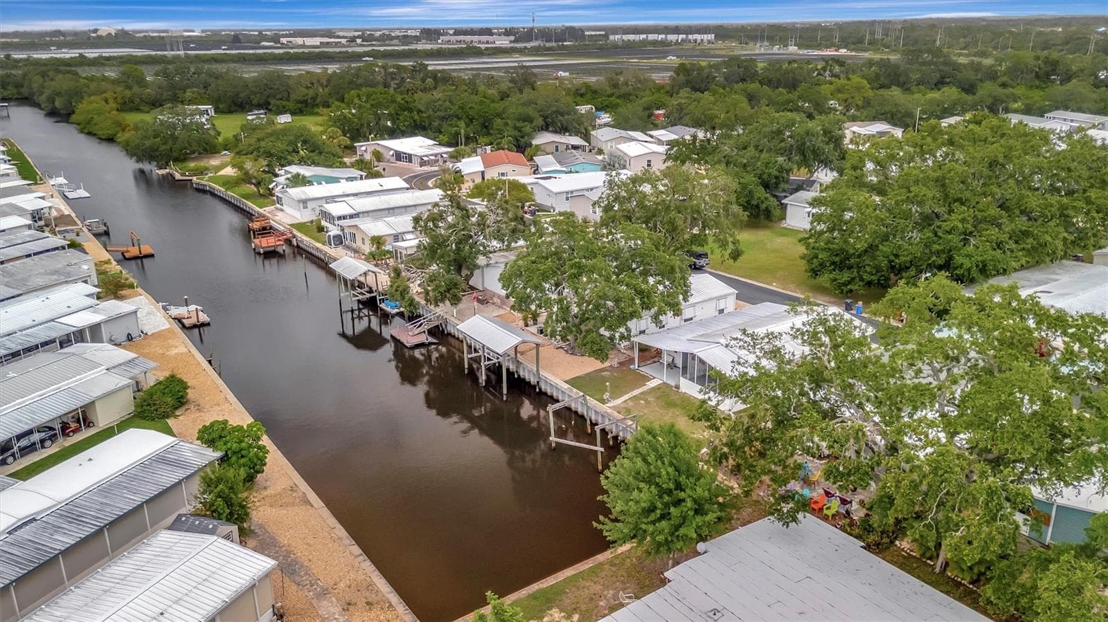 Manufactured Home at 106 N SAINT GEORGE CIR, APOLLO BEACH, photo 3 of 45