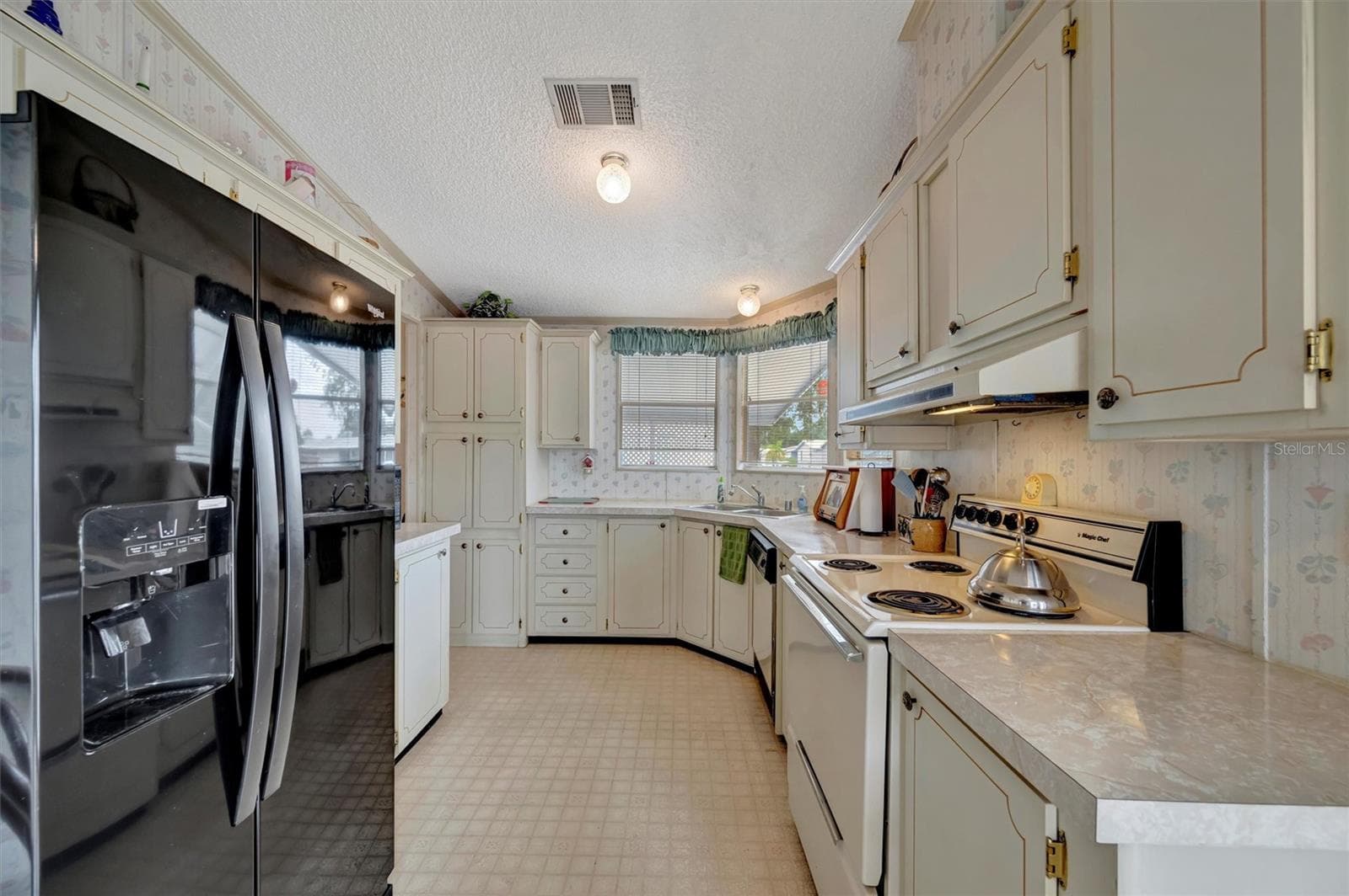 Manufactured Home at 106 N SAINT GEORGE CIR, APOLLO BEACH, photo 6 of 45