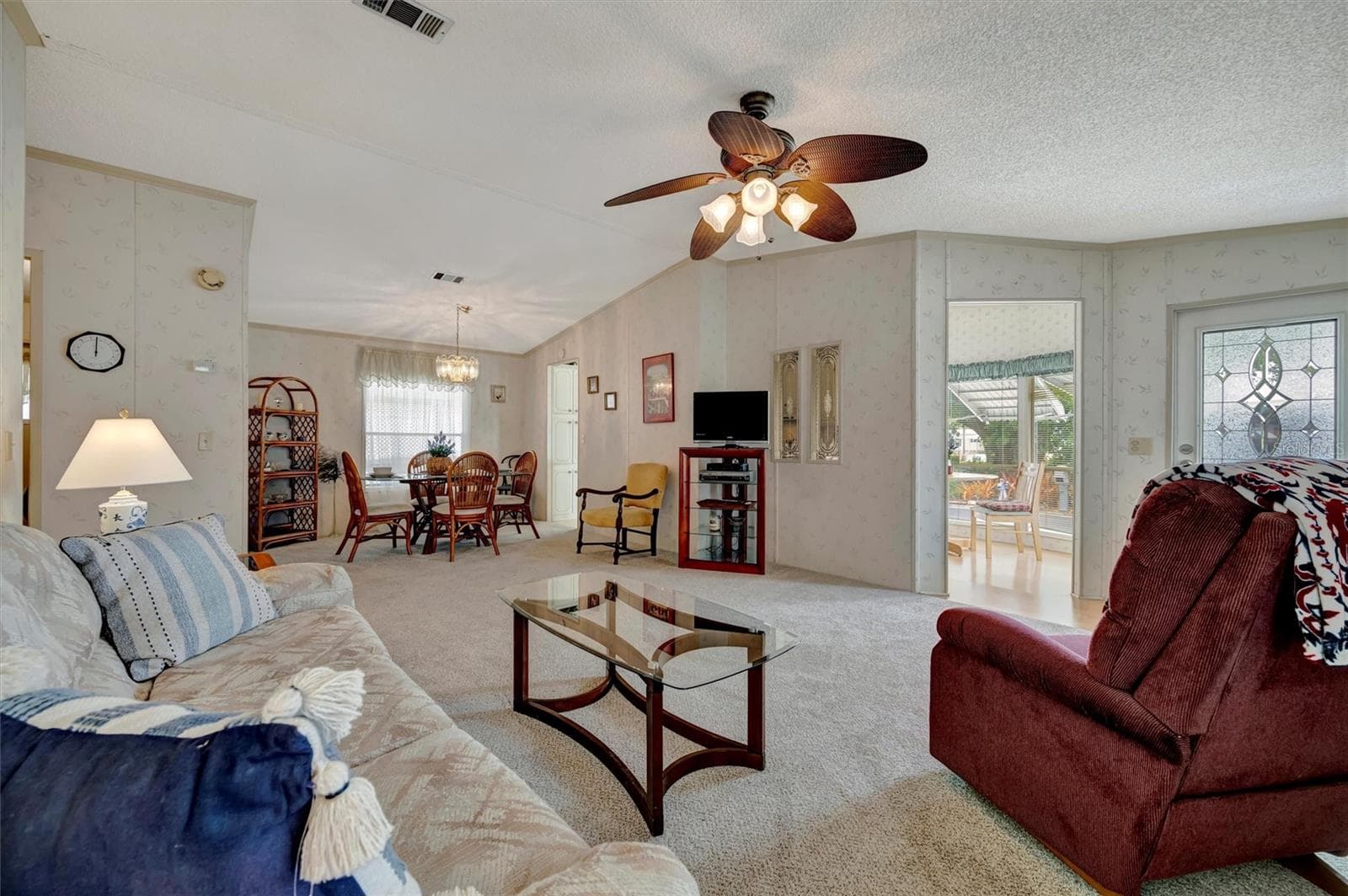 Manufactured Home at 106 N SAINT GEORGE CIR, APOLLO BEACH, photo 12 of 45