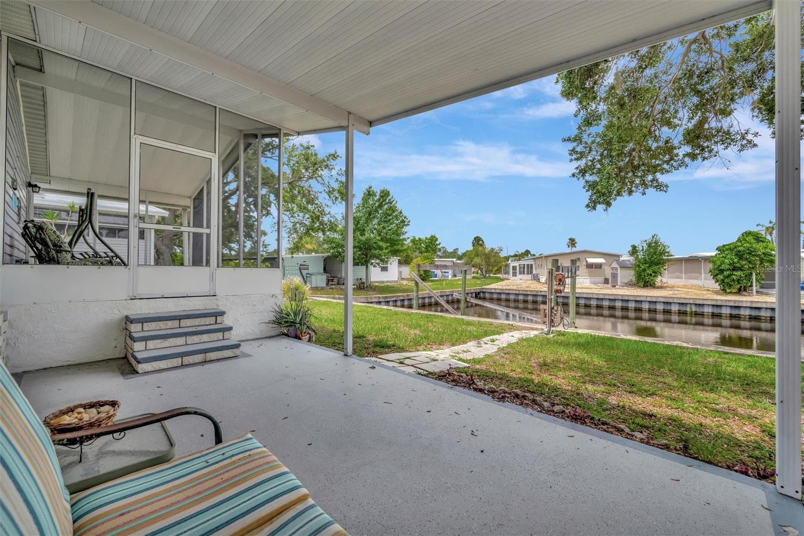 Manufactured Home at 106 N SAINT GEORGE CIR, APOLLO BEACH, photo 27 of 45