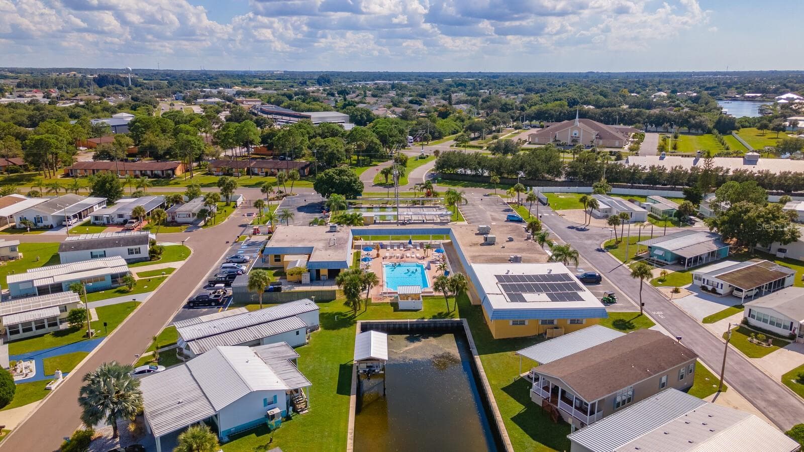 Manufactured Home at 106 N SAINT GEORGE CIR, APOLLO BEACH, photo 43 of 45