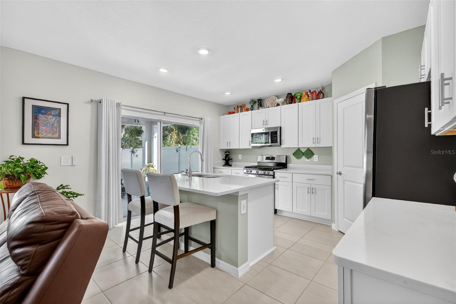 Single Family Residence at 33692 SKY BLOSSOM CIR, LEESBURG, photo 10 of 38