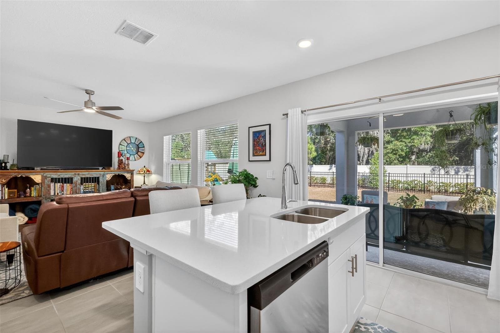 Single Family Residence at 33692 SKY BLOSSOM CIR, LEESBURG, photo 13 of 38