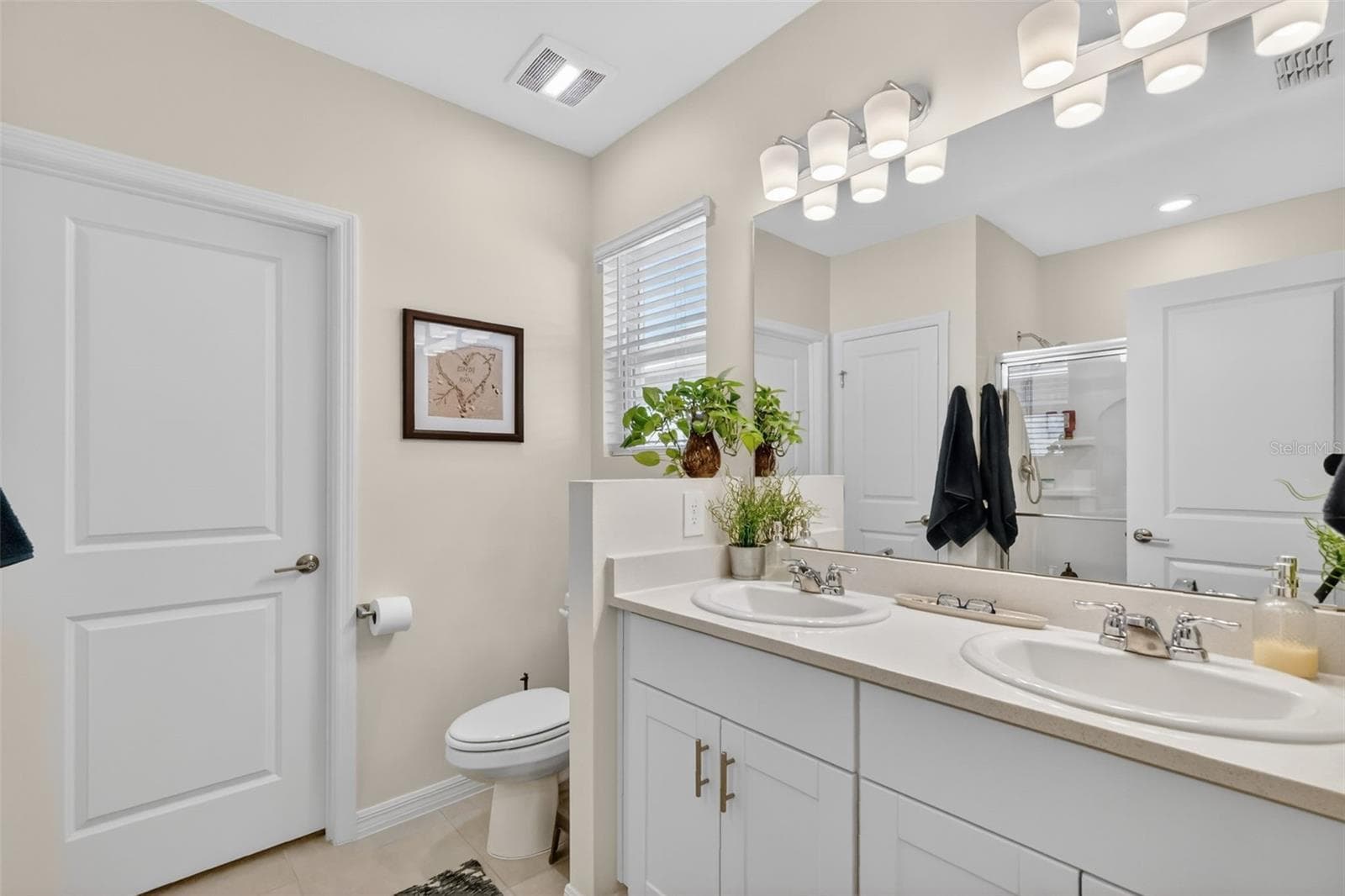 Single Family Residence at 33692 SKY BLOSSOM CIR, LEESBURG, photo 19 of 38