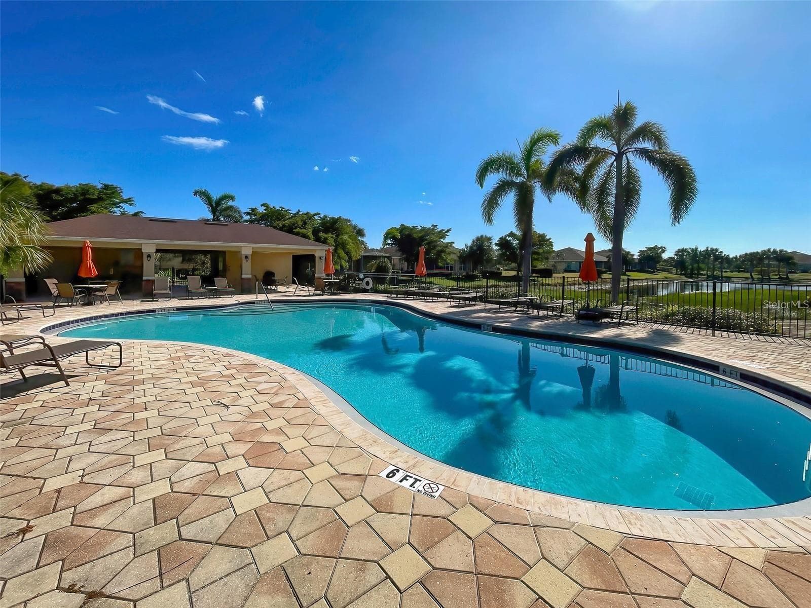 Community Pool - 2585 CORTENOVA CT, VENICE