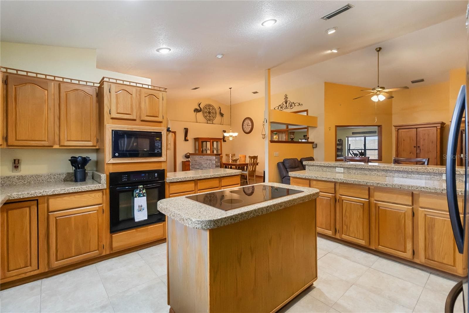 Single Family Residence at 18711 NORTHCLIFF ST, ORLANDO, photo 12 of 42