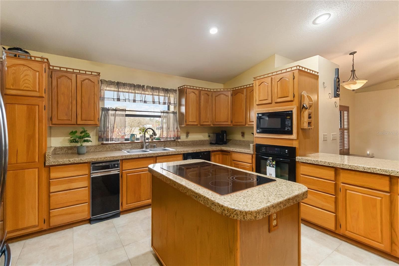 Single Family Residence at 18711 NORTHCLIFF ST, ORLANDO, photo 14 of 42