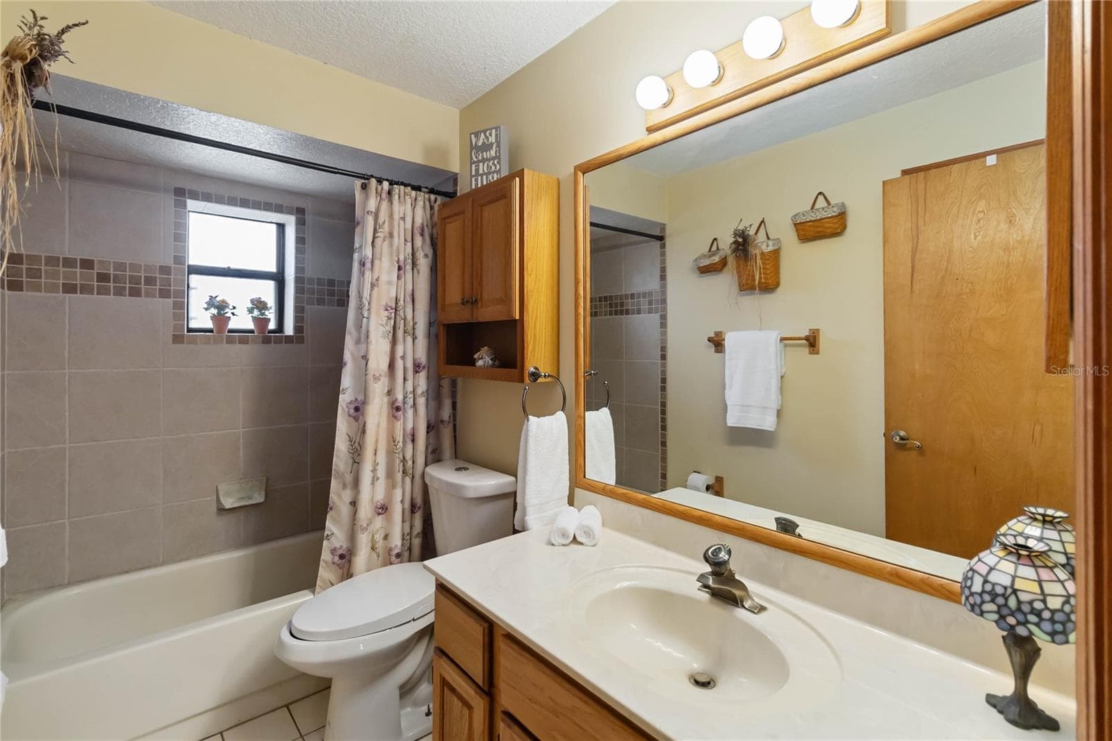 Guest Bathroom - 18711 NORTHCLIFF ST, ORLANDO