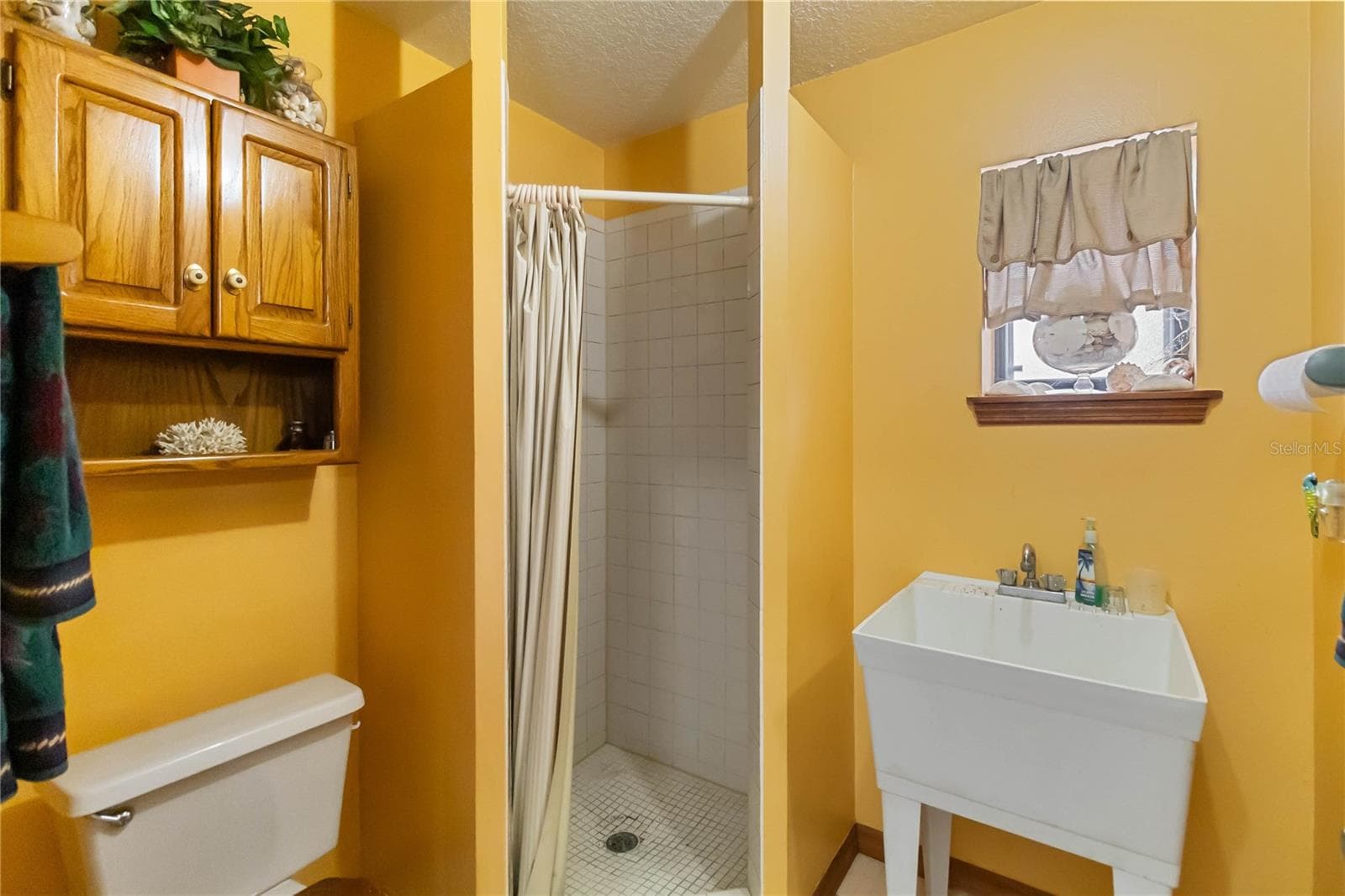 3rd Bathroom in Garage - 18711 NORTHCLIFF ST, ORLANDO