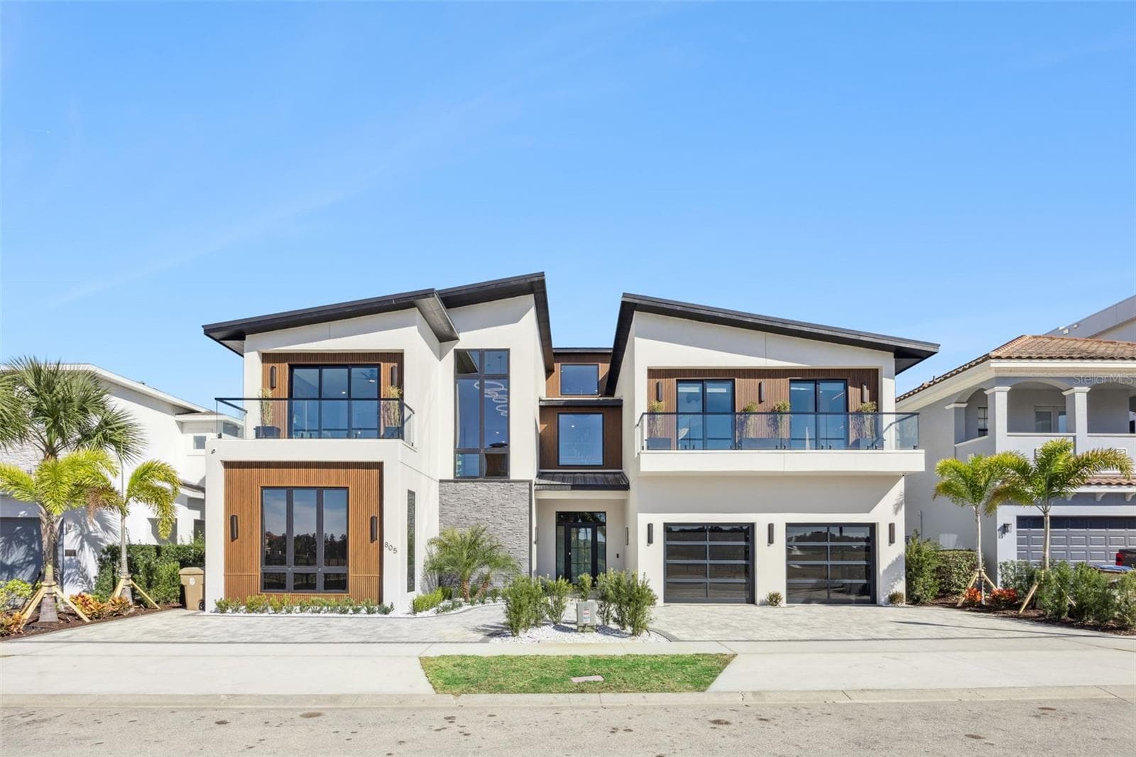 805 GOLDEN BEAR DR