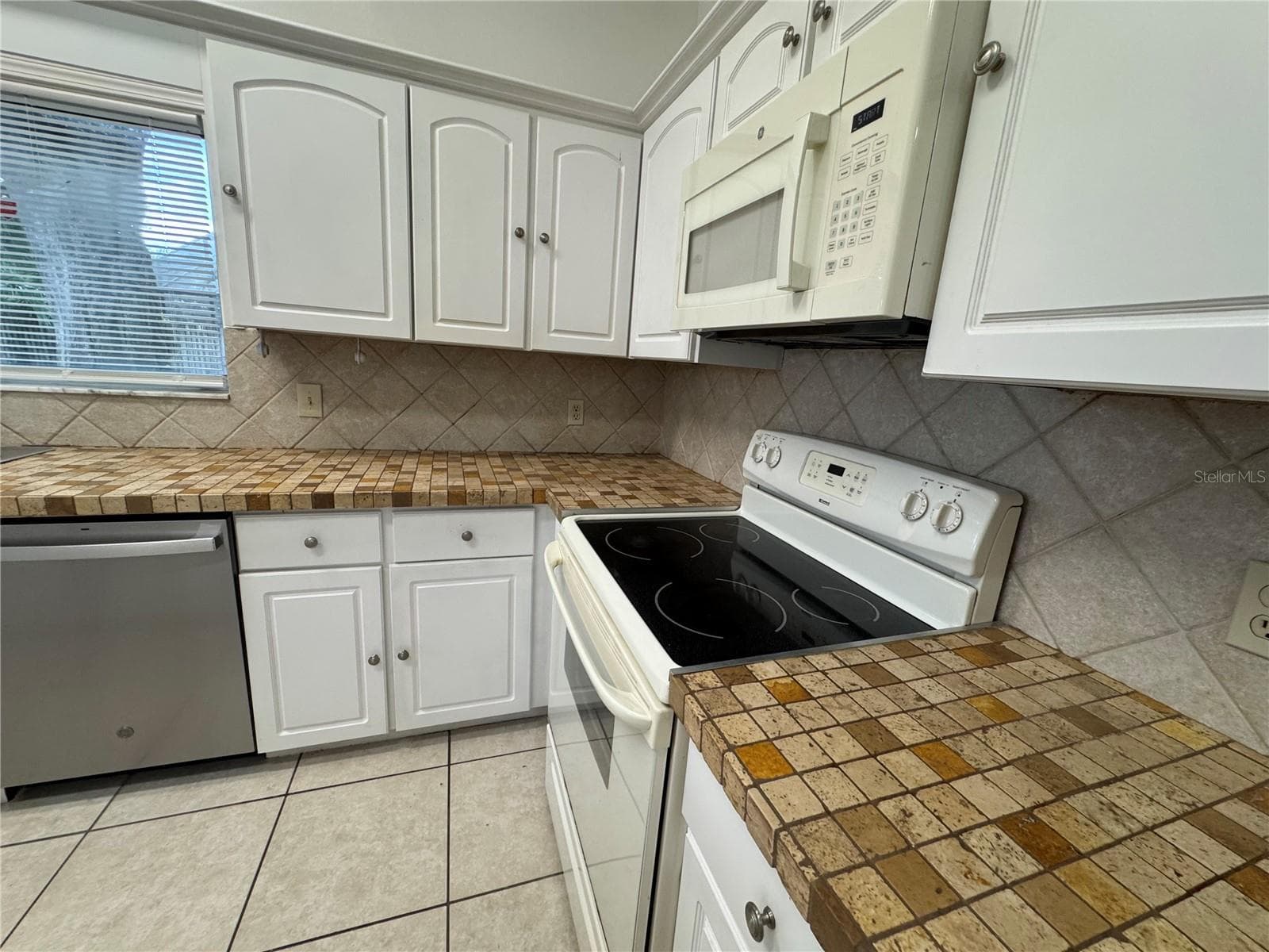 Single Family Residence at 1206 CORNERSTONE CT, ORLANDO, photo 6 of 46