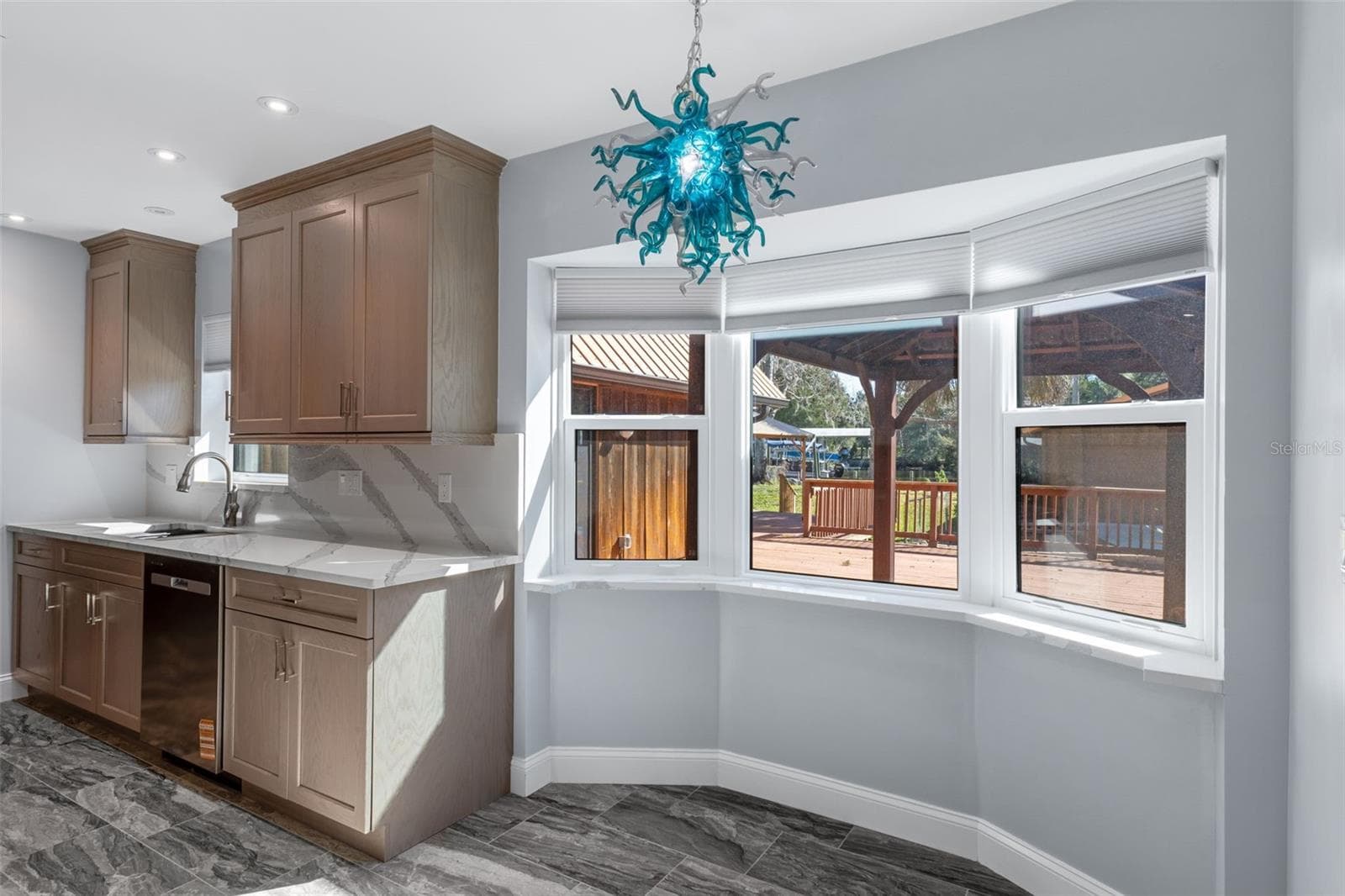 Breakfast nook - 11870 W RIVERHAVEN DR, HOMOSASSA