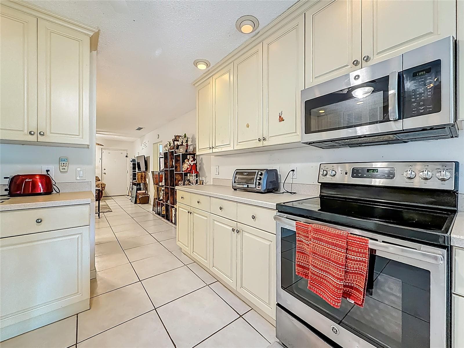 1020 85th Ave N no 119, Kitchen, range and microwave, view toward dining - 1020 85TH AVE N #119, ST PETERSBURG