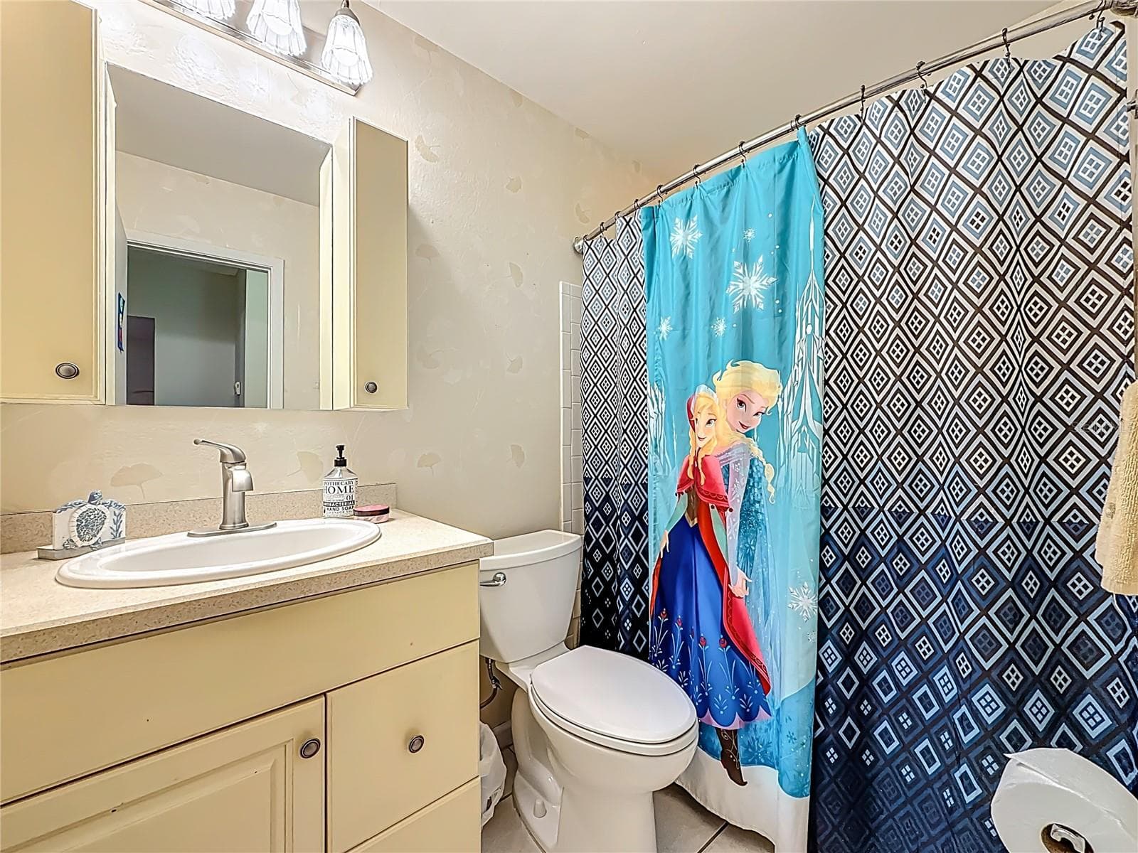 1020 85th Ave No no 119, Hall bath, tub shower combo - 1020 85TH AVE N #119, ST PETERSBURG