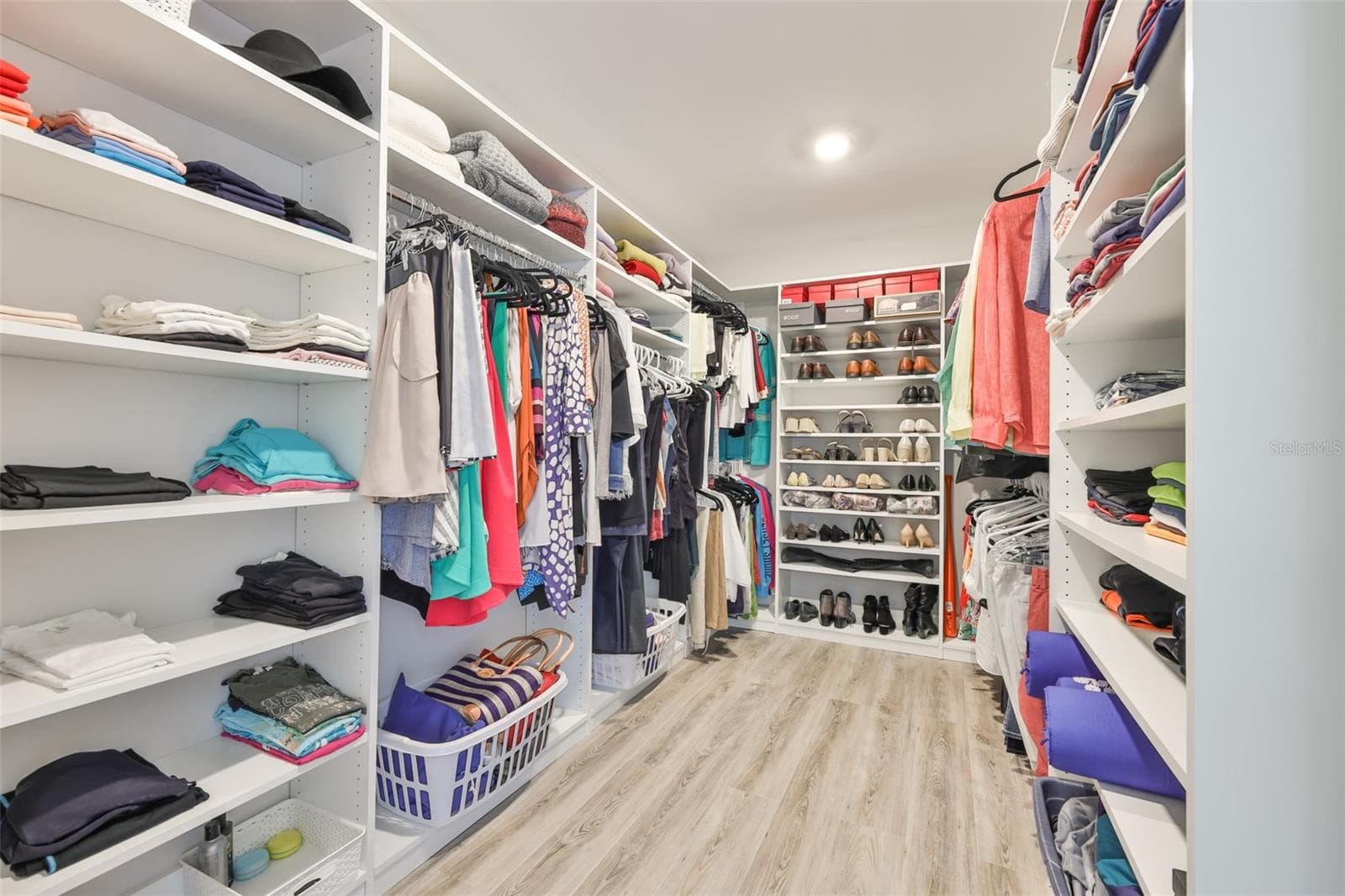 Main bedroom walk-in closet - 16320 HIDDEN OAK LOOP, BRADENTON