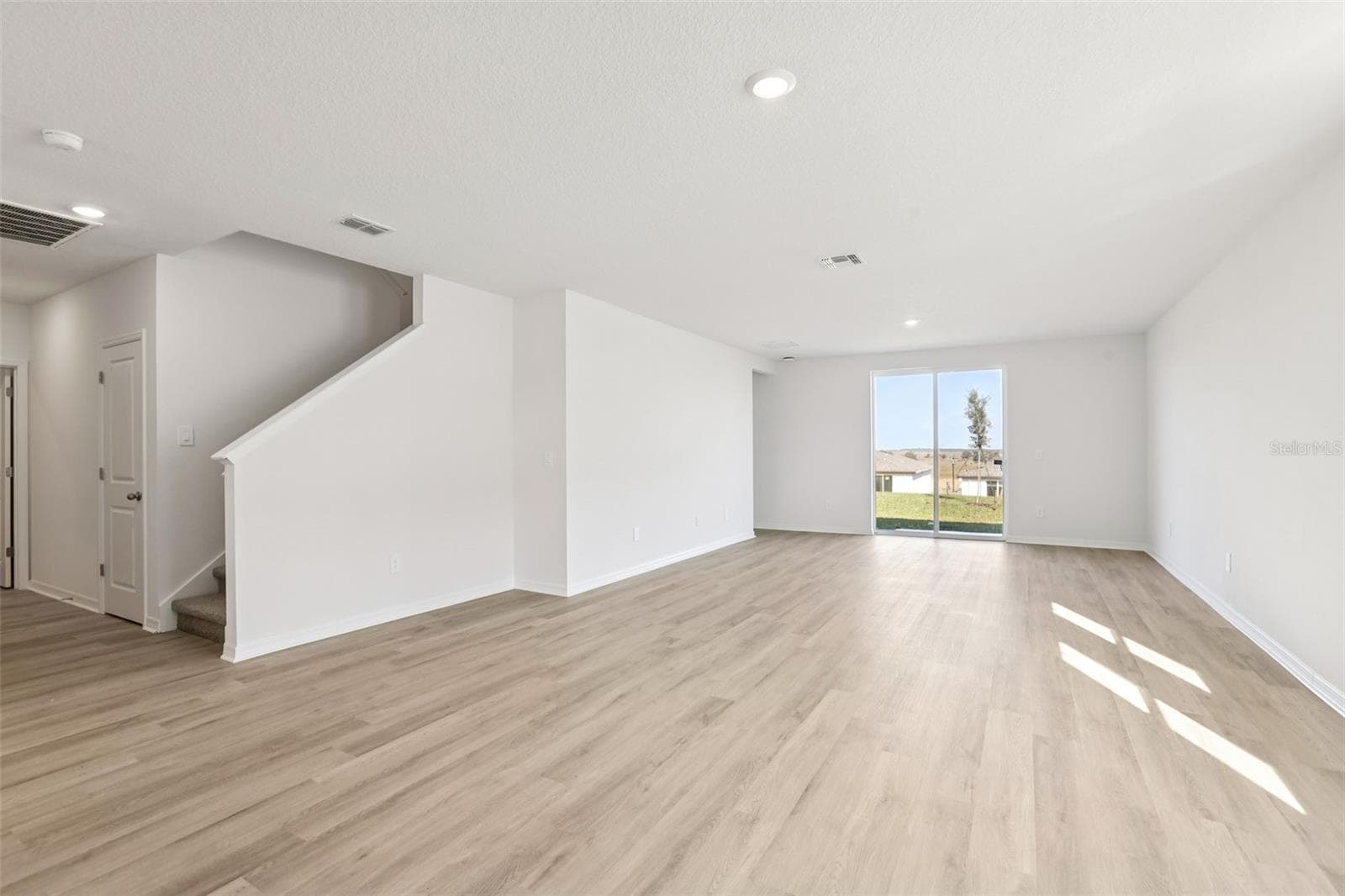 Single Family Residence at 31583 WILD GRAPE LN, BROOKSVILLE, photo 8 of 45