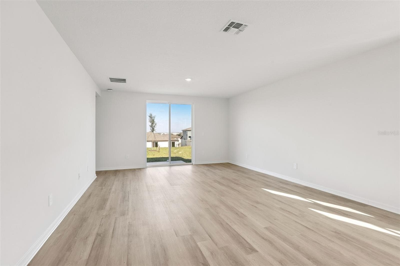Single Family Residence at 31583 WILD GRAPE LN, BROOKSVILLE, photo 10 of 45