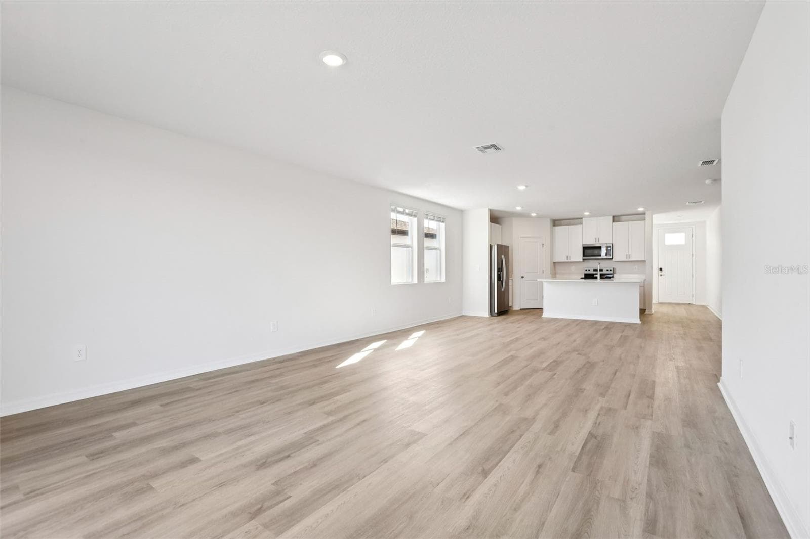 Single Family Residence at 31583 WILD GRAPE LN, BROOKSVILLE, photo 11 of 45