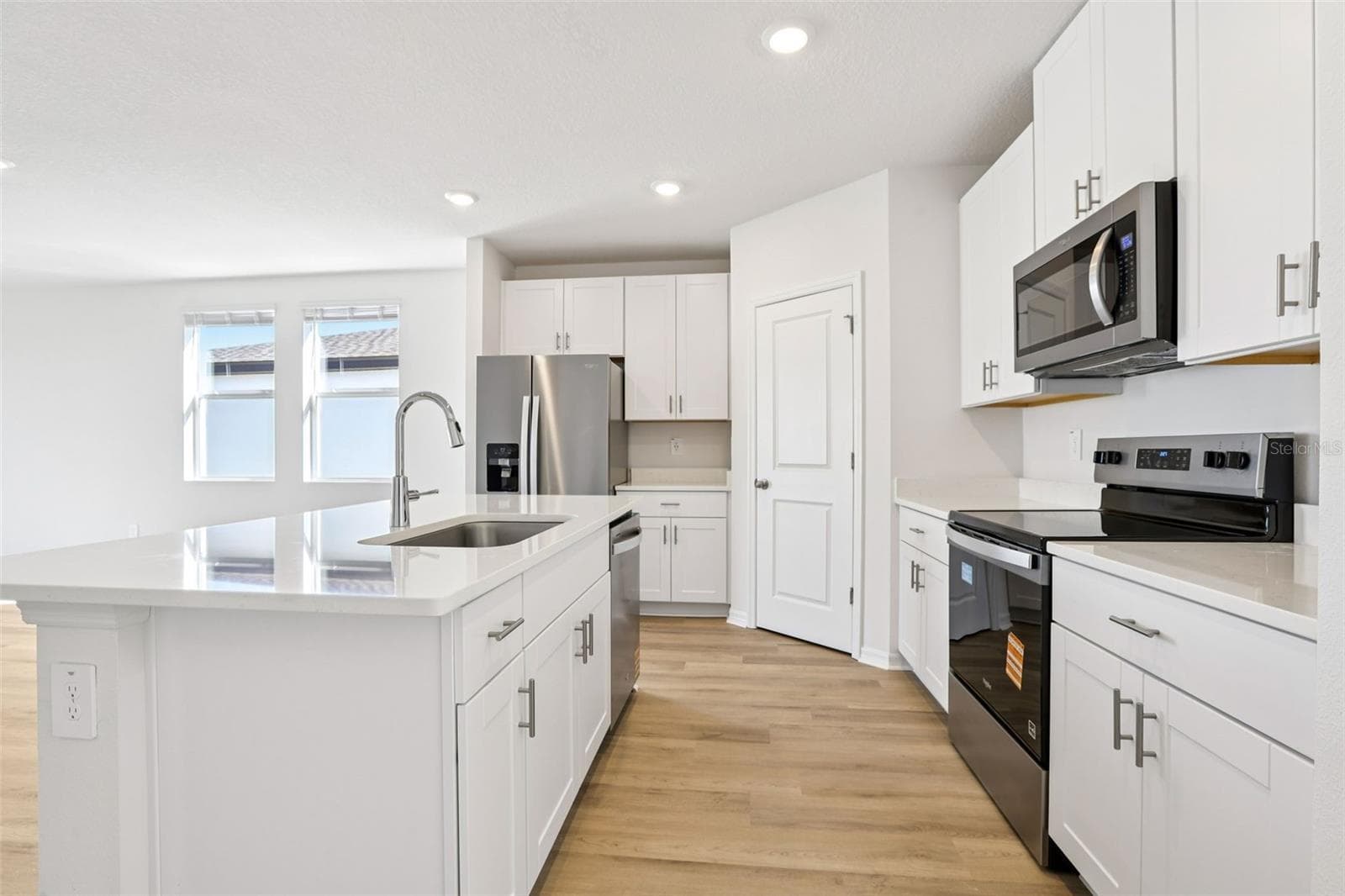Single Family Residence at 31583 WILD GRAPE LN, BROOKSVILLE, photo 12 of 45