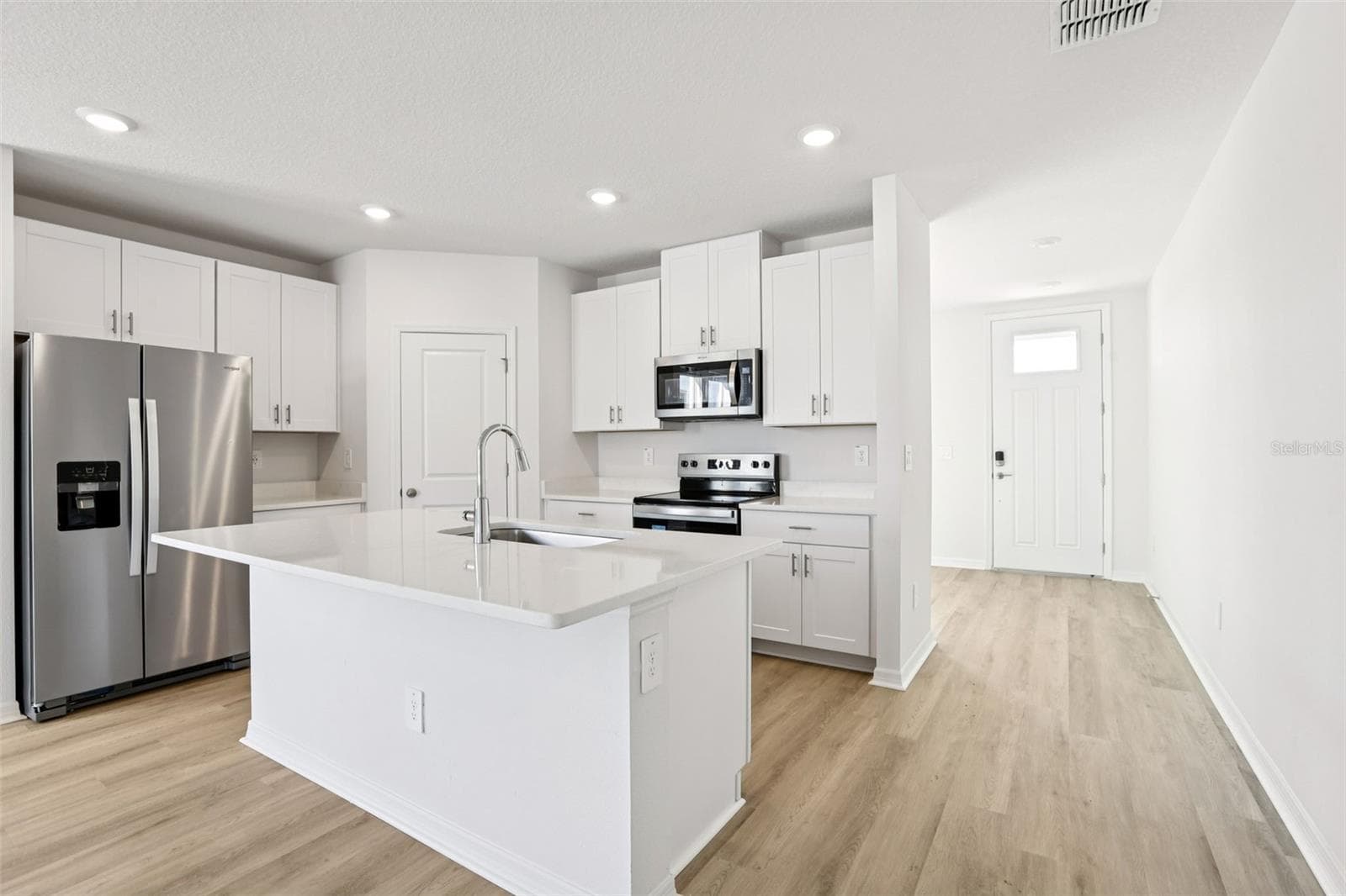 Single Family Residence at 31583 WILD GRAPE LN, BROOKSVILLE, photo 13 of 45