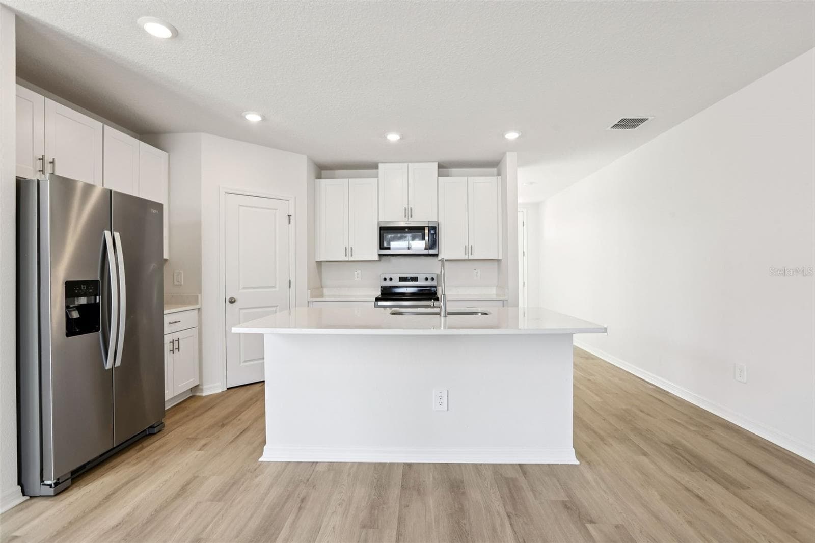 Single Family Residence at 31583 WILD GRAPE LN, BROOKSVILLE, photo 14 of 45