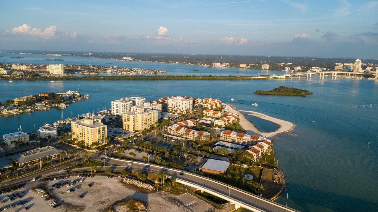 Condominium at 830 S GULFVIEW BLVD #502, CLEARWATER BEACH, photo 12 of 58
