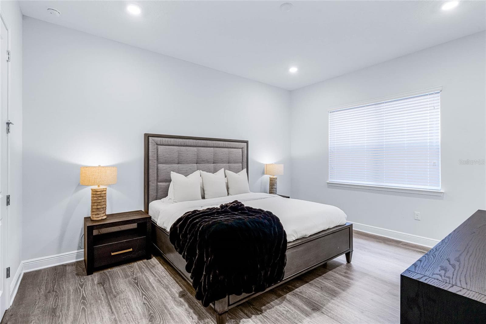 Single Family Residence at 15734 VETTA DR, MONTVERDE, photo 15 of 39