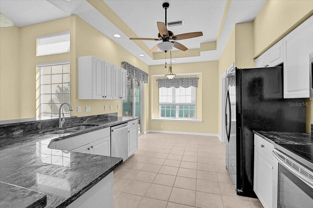 Kitchen - 4031 CADDIE DR E, BRADENTON