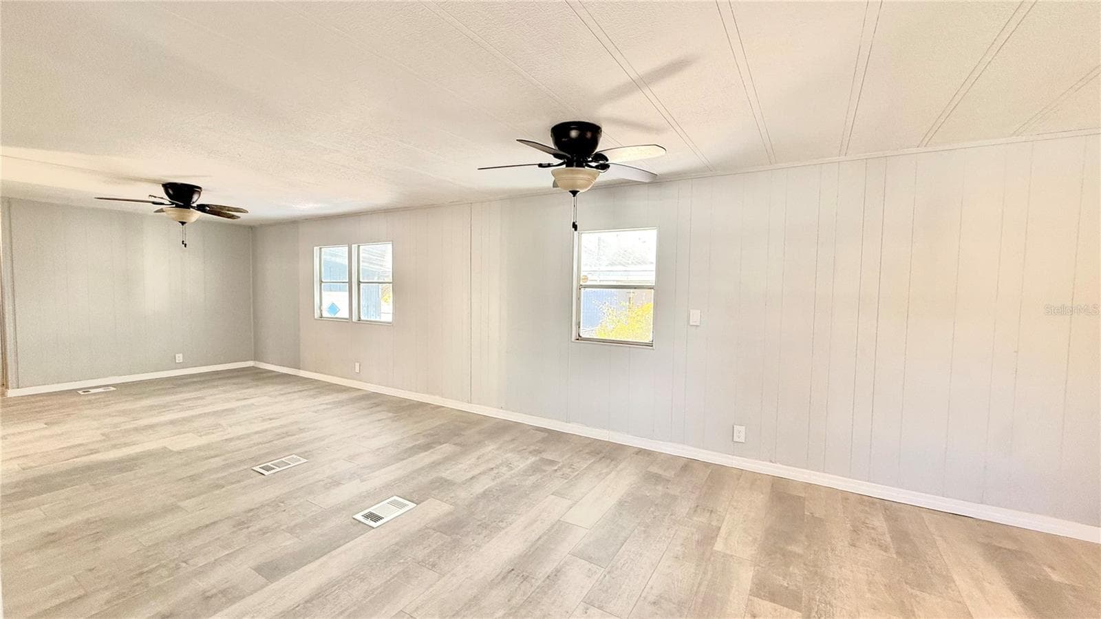 Manufactured Home at 202 CALOOSA LAKE CIR S, LAKE WALES, photo 4 of 15