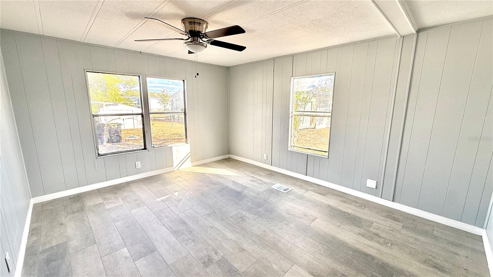 Manufactured Home at 202 CALOOSA LAKE CIR S, LAKE WALES, photo 9 of 15