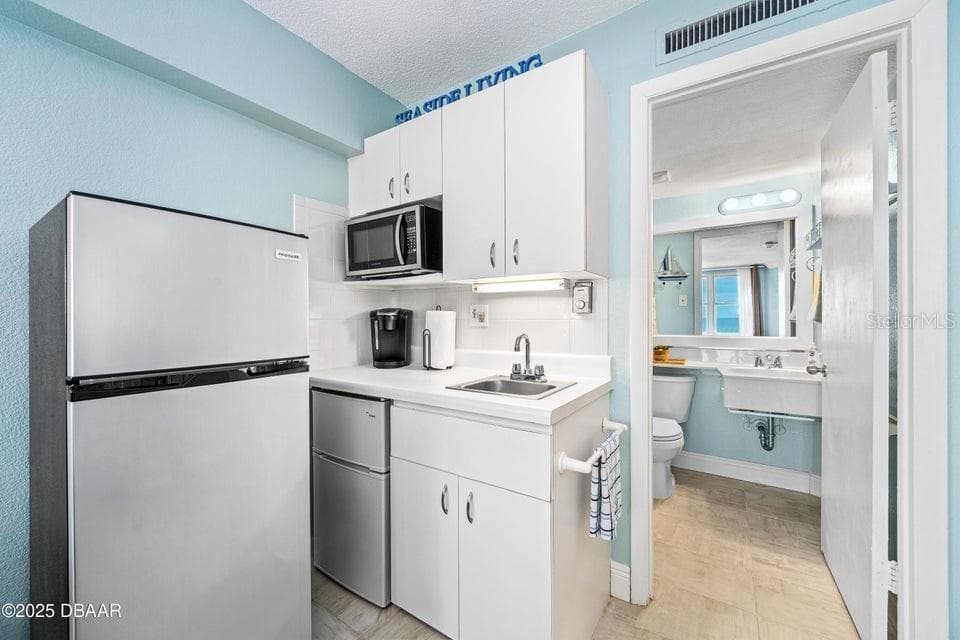 Condo - Hotel at 2301 S ATLANTIC AVE #201, DAYTONA BEACH, photo 12 of 34