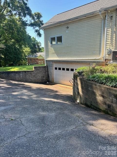 Single Family Residence at Newton, photo 4 of 43