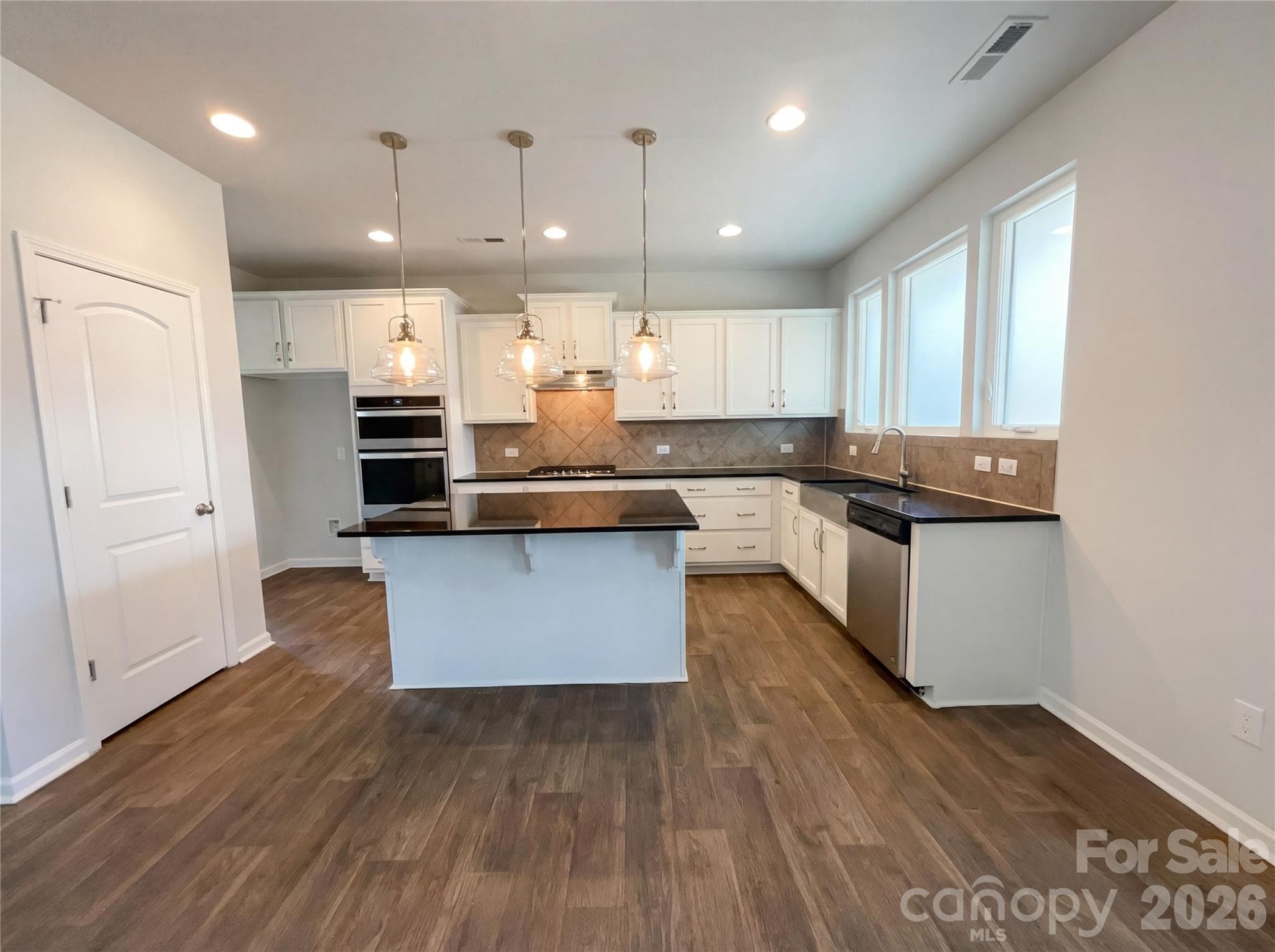 Single Family Residence at 2693 Watergarden Street, York, photo 2 of 17