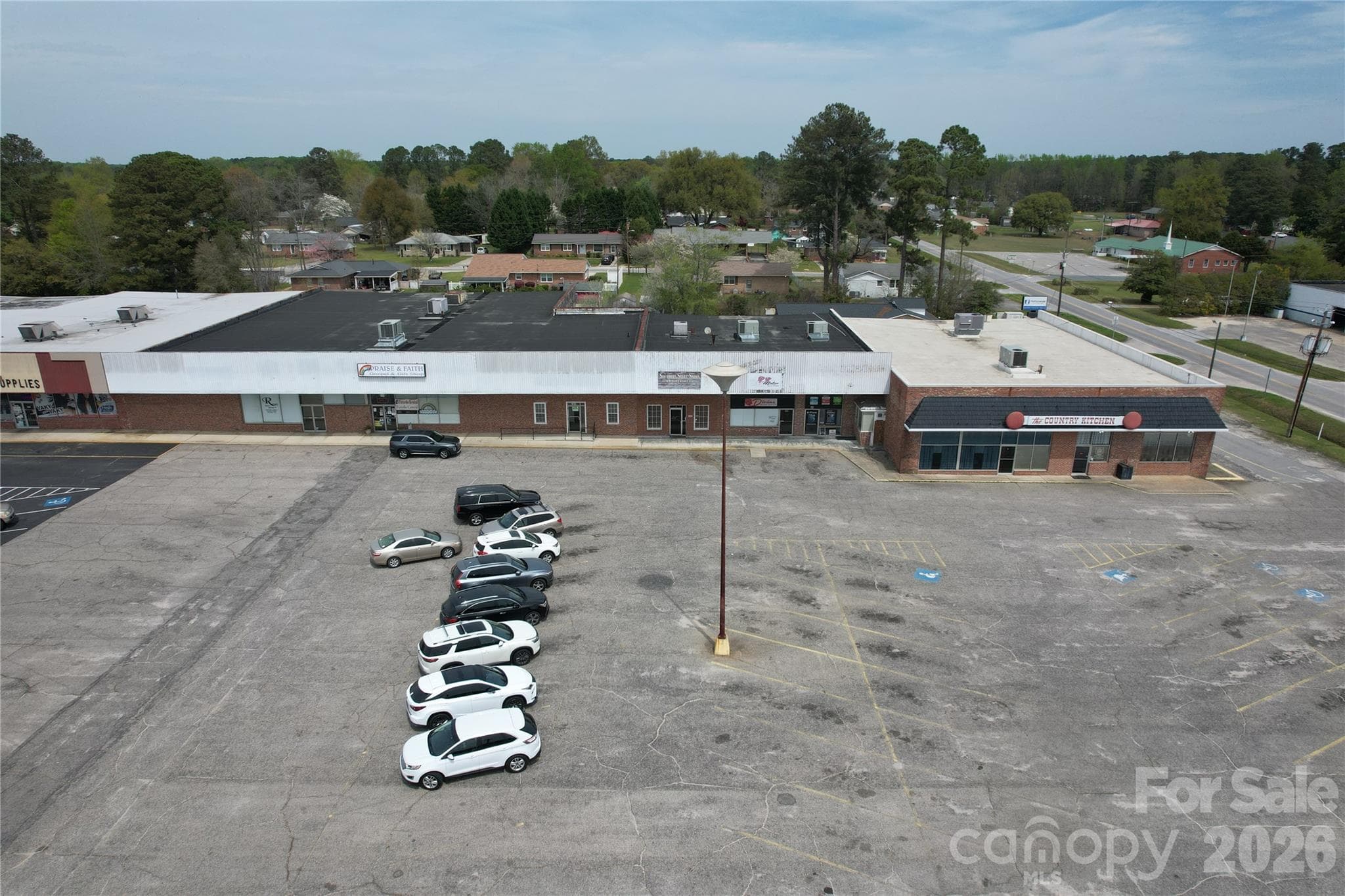 Retail Center at 908 Chesterfield Highway, Cheraw, photo 2 of 17