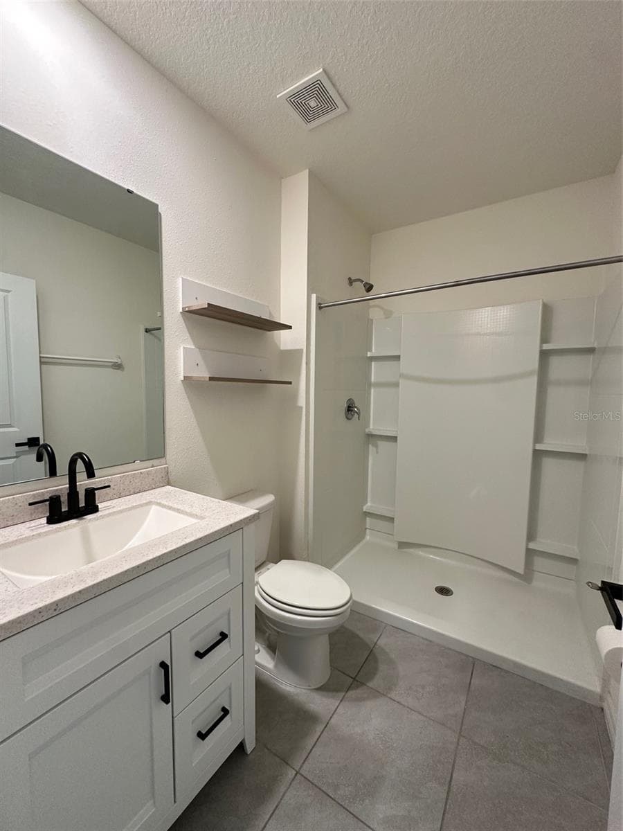 Single Family Residence at 5703 HOLLINGWORTH TRL, WESLEY CHAPEL, photo 5 of 6