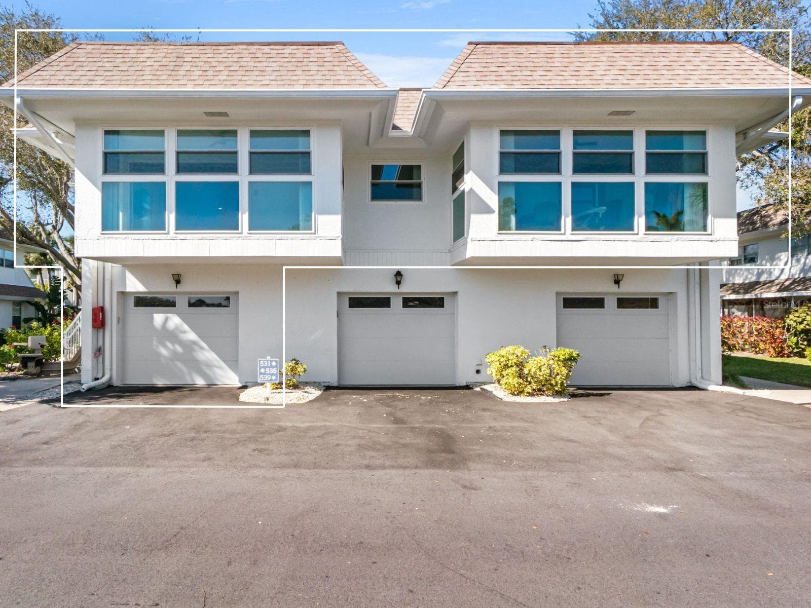 Condo has 2 enclosed balconies and a one car garage. - 531 SUTTON PL, LONGBOAT KEY